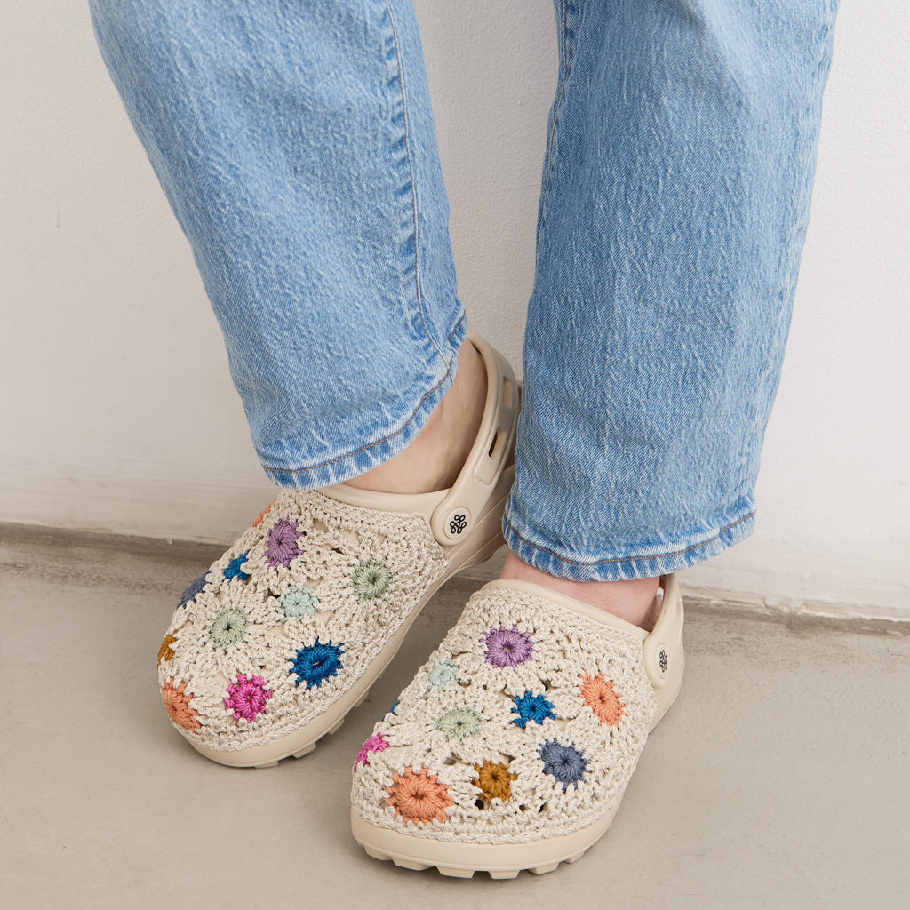 Bolo Clog - Hand Crochet - Natural Multi Flowers