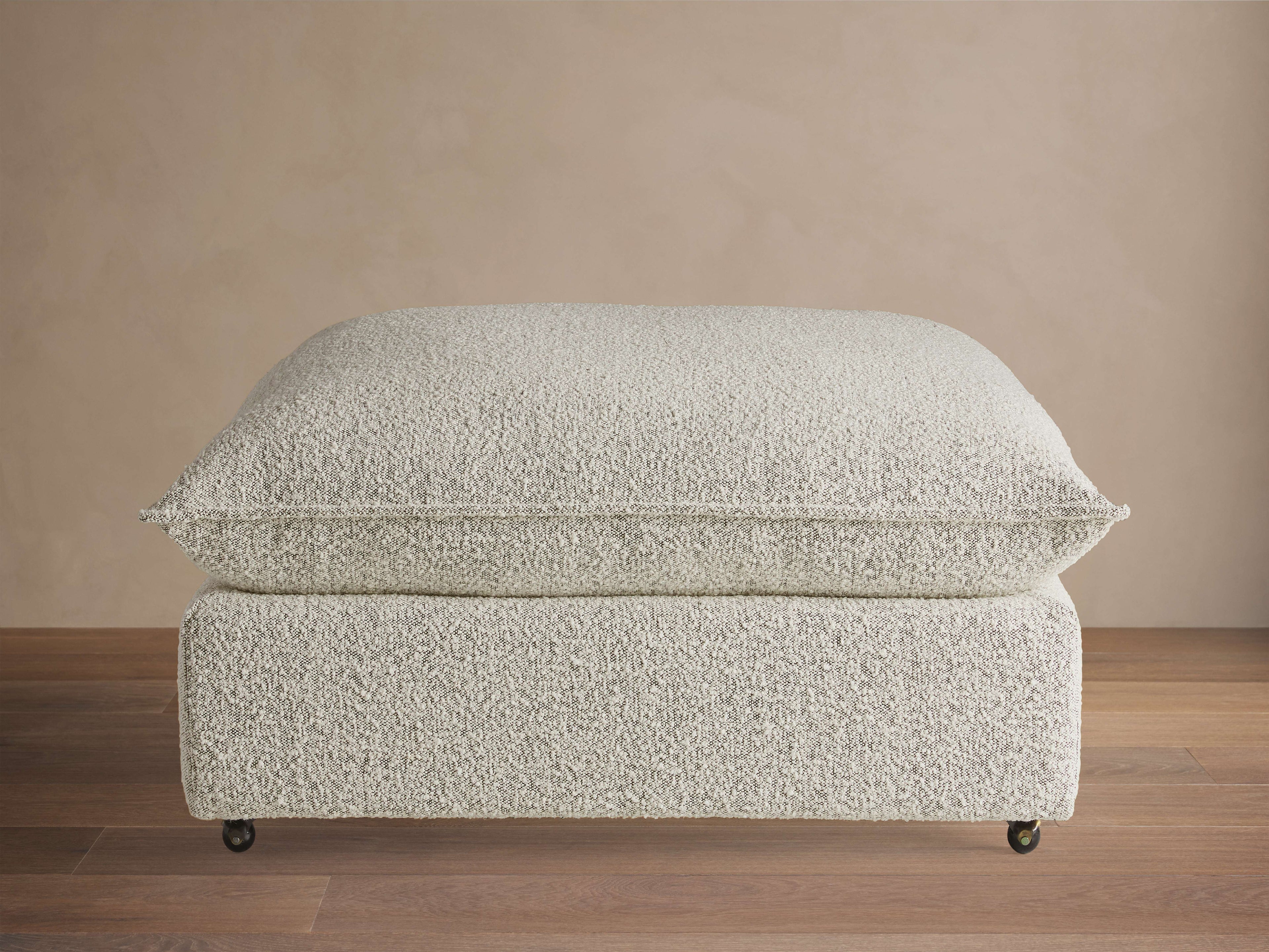 Owen Ottoman in Burbank Pepper