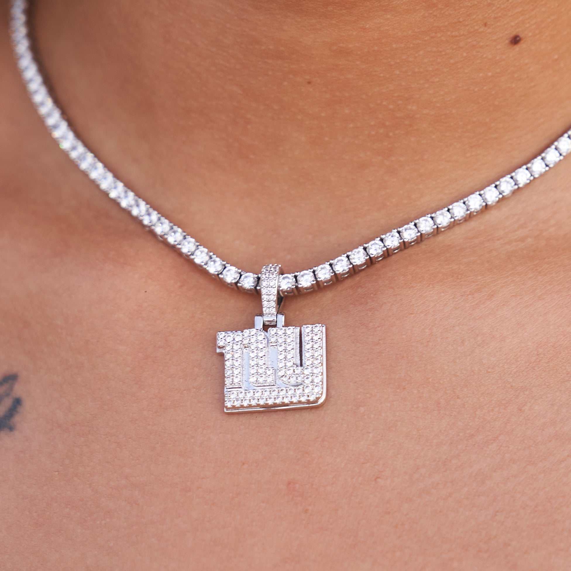 New York Giants Official NFL Micro Logo Pendant - White Gold