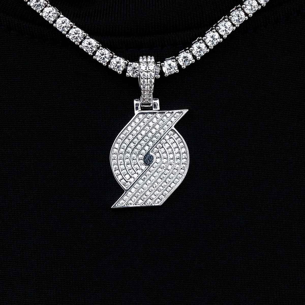 Portland Trail Blazers Official NBA Micro Logo Pendant in White Gold