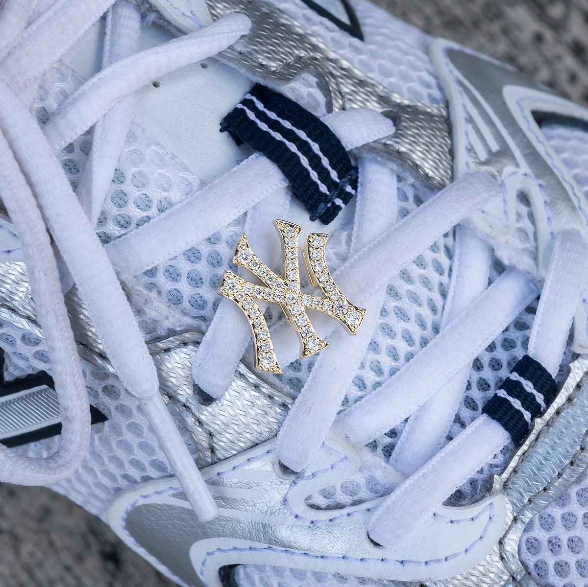 New York Yankees Official MLB Shoelace Charm in Yellow Gold