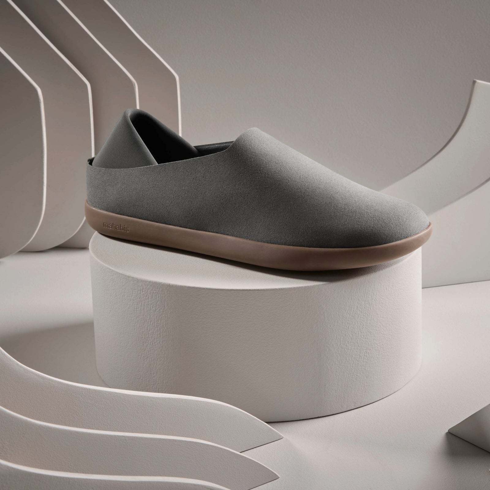mahabis NEO in dark grey x dark gum