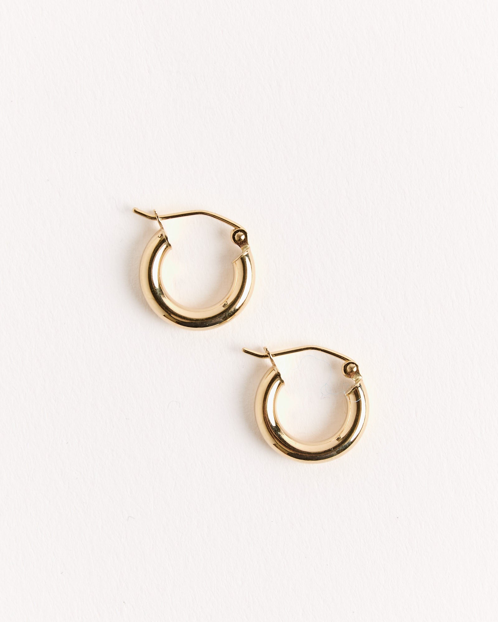 Simple Hoop Earrings in 14k Yellow Gold
