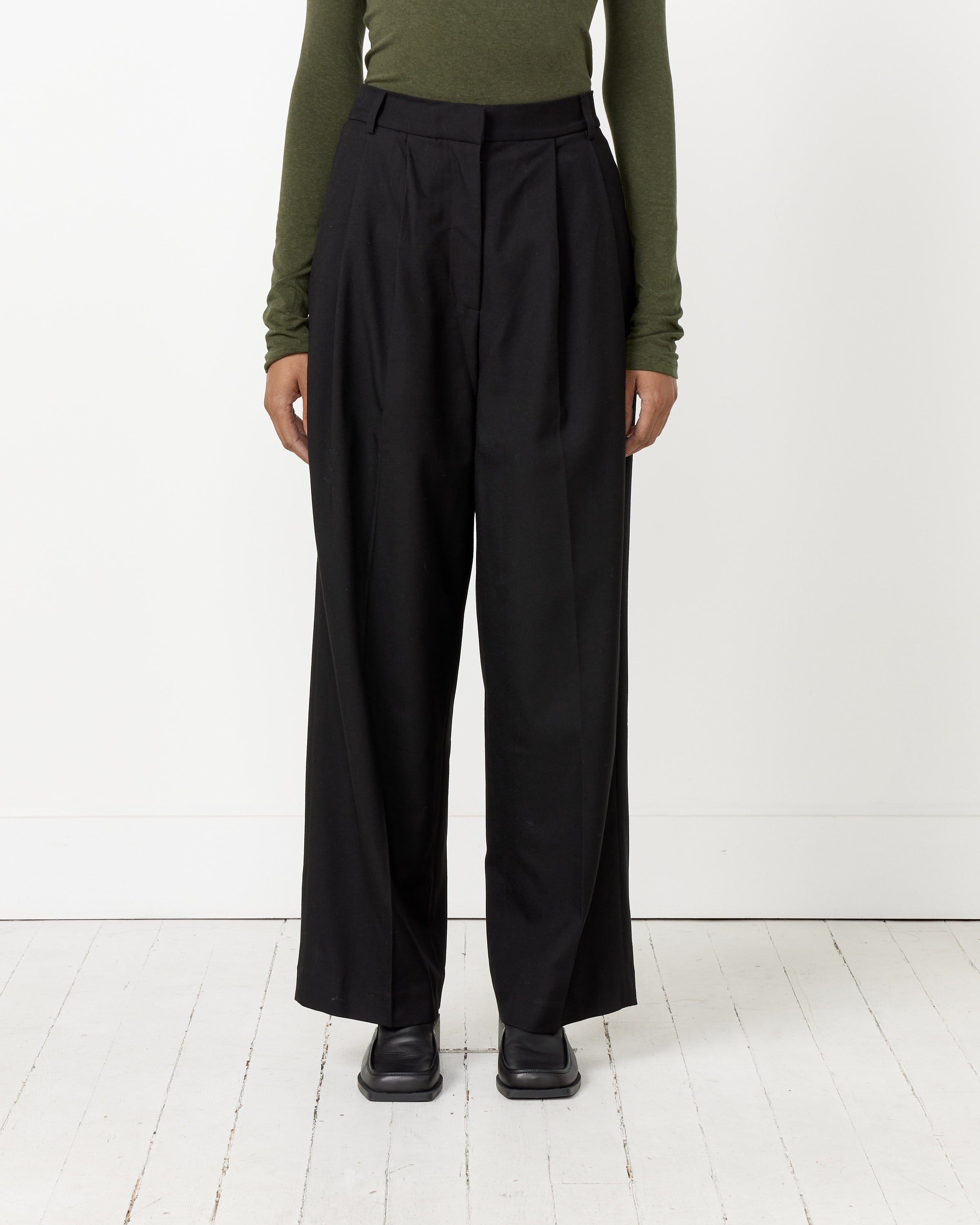 Pleat Front Wide Leg Pant
