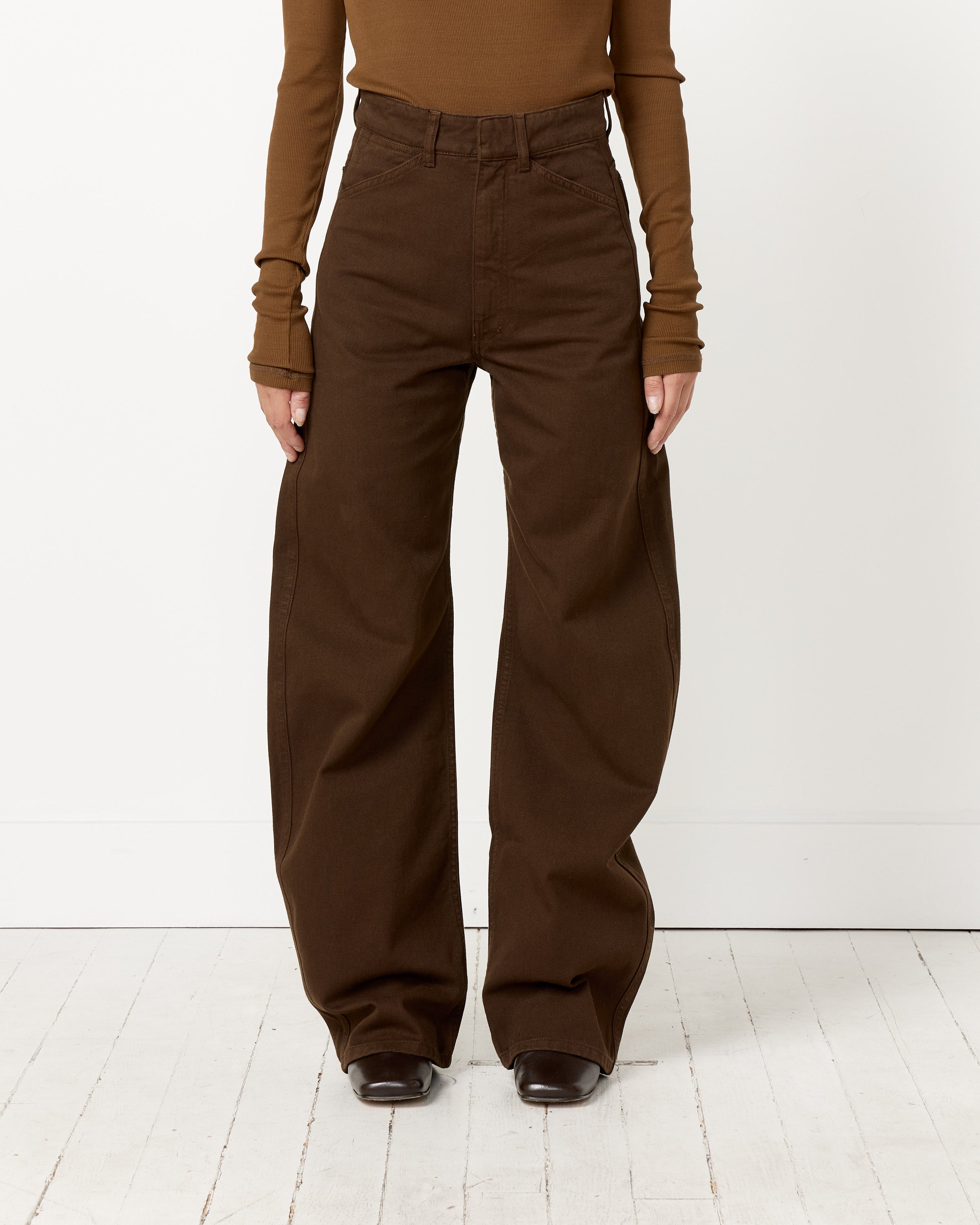 High Waisted Curved Pant