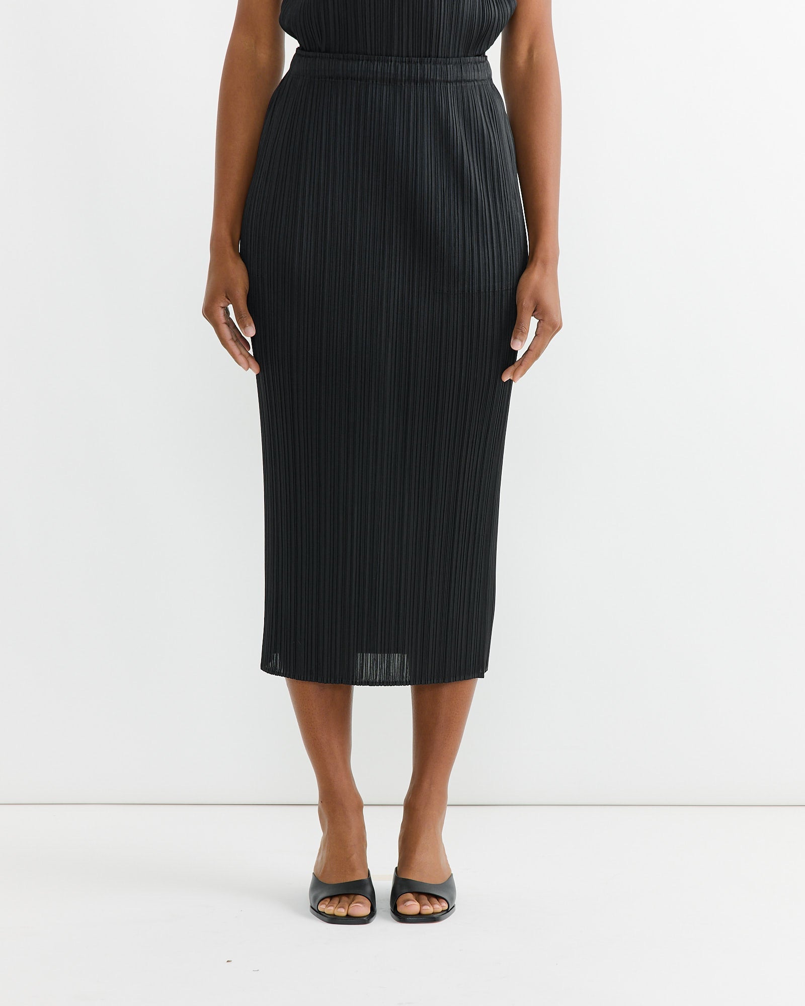 Basics Skirt in Black