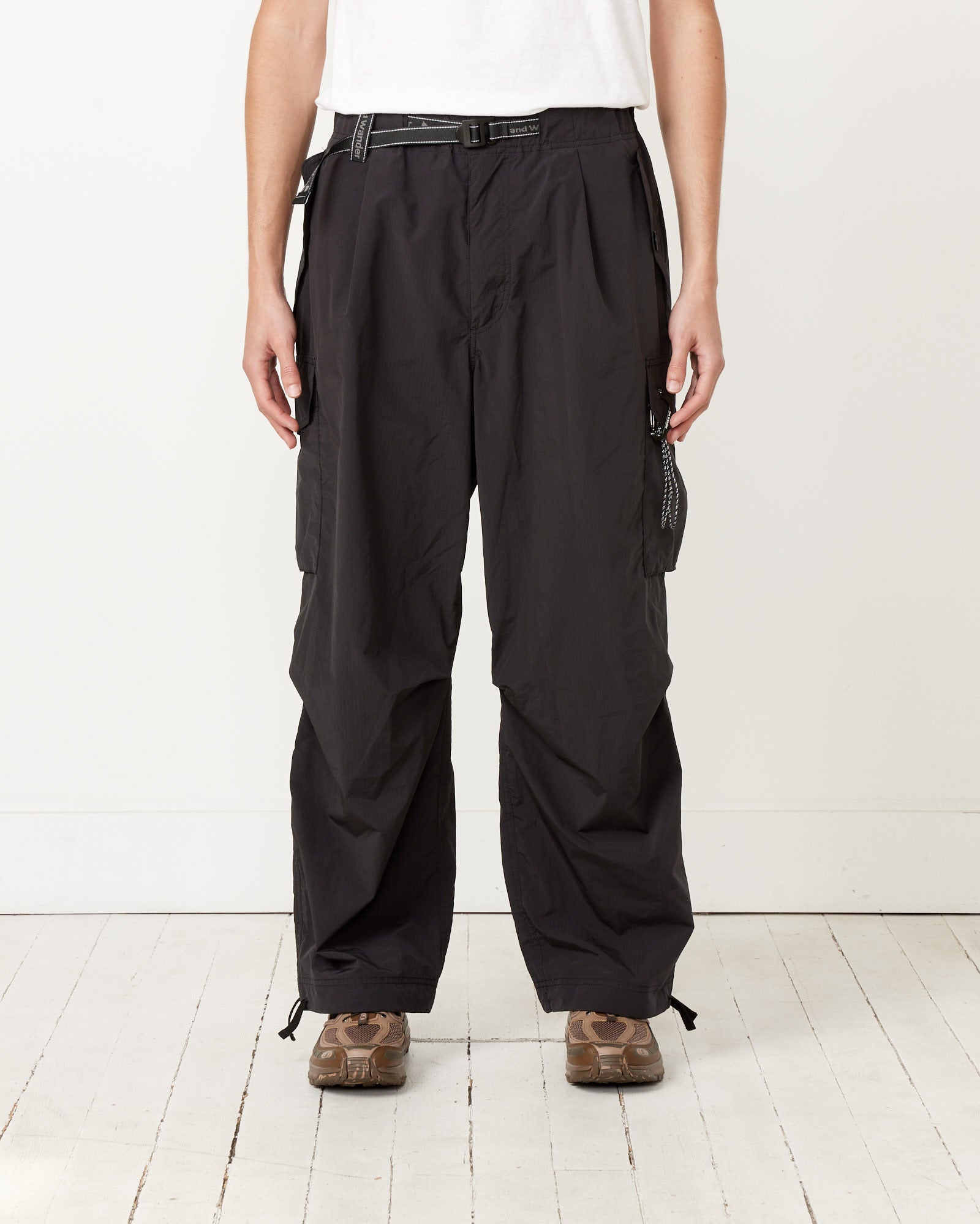 Oversized Cargo Pants in Black