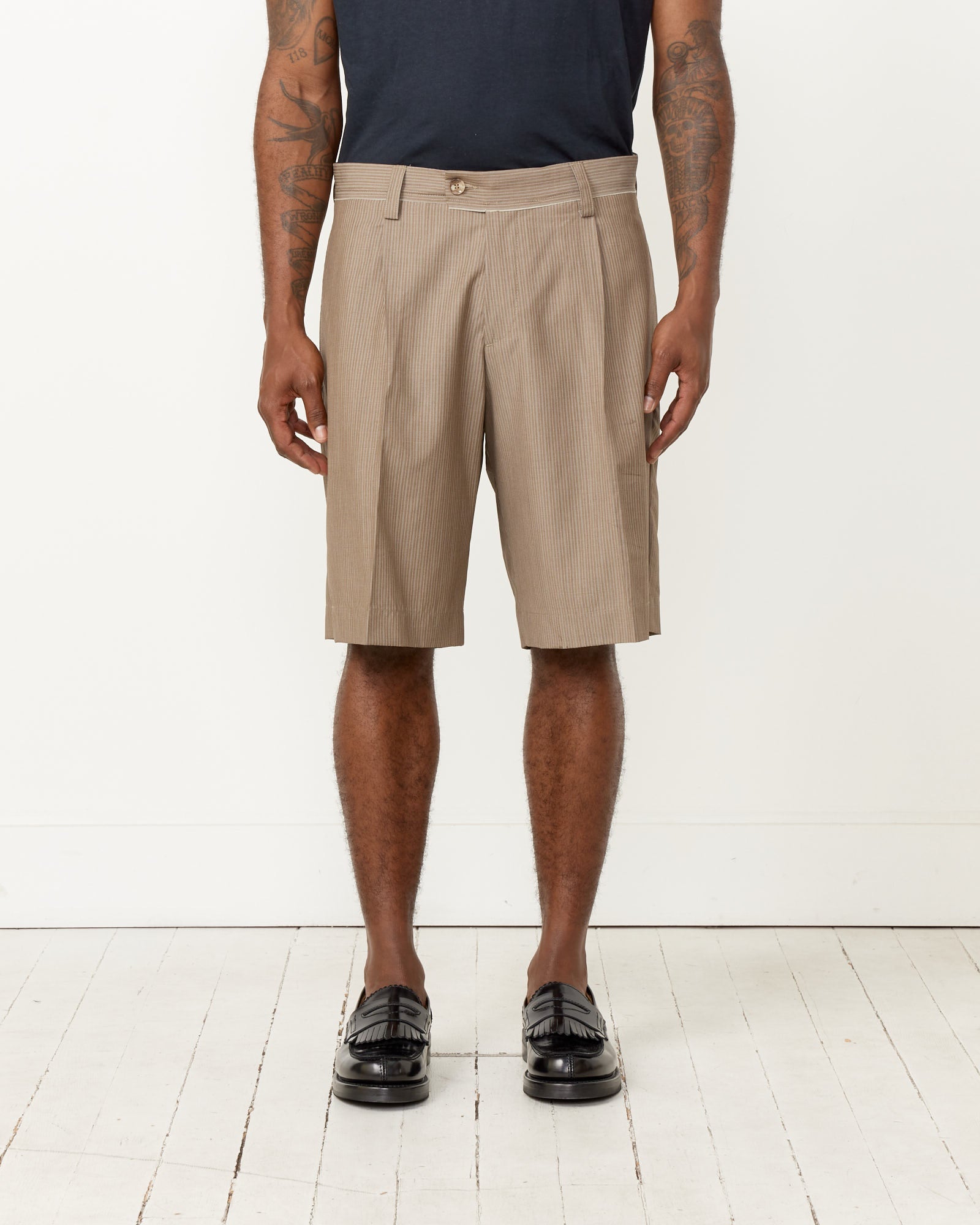 Classic Shorts in Taupe Grey