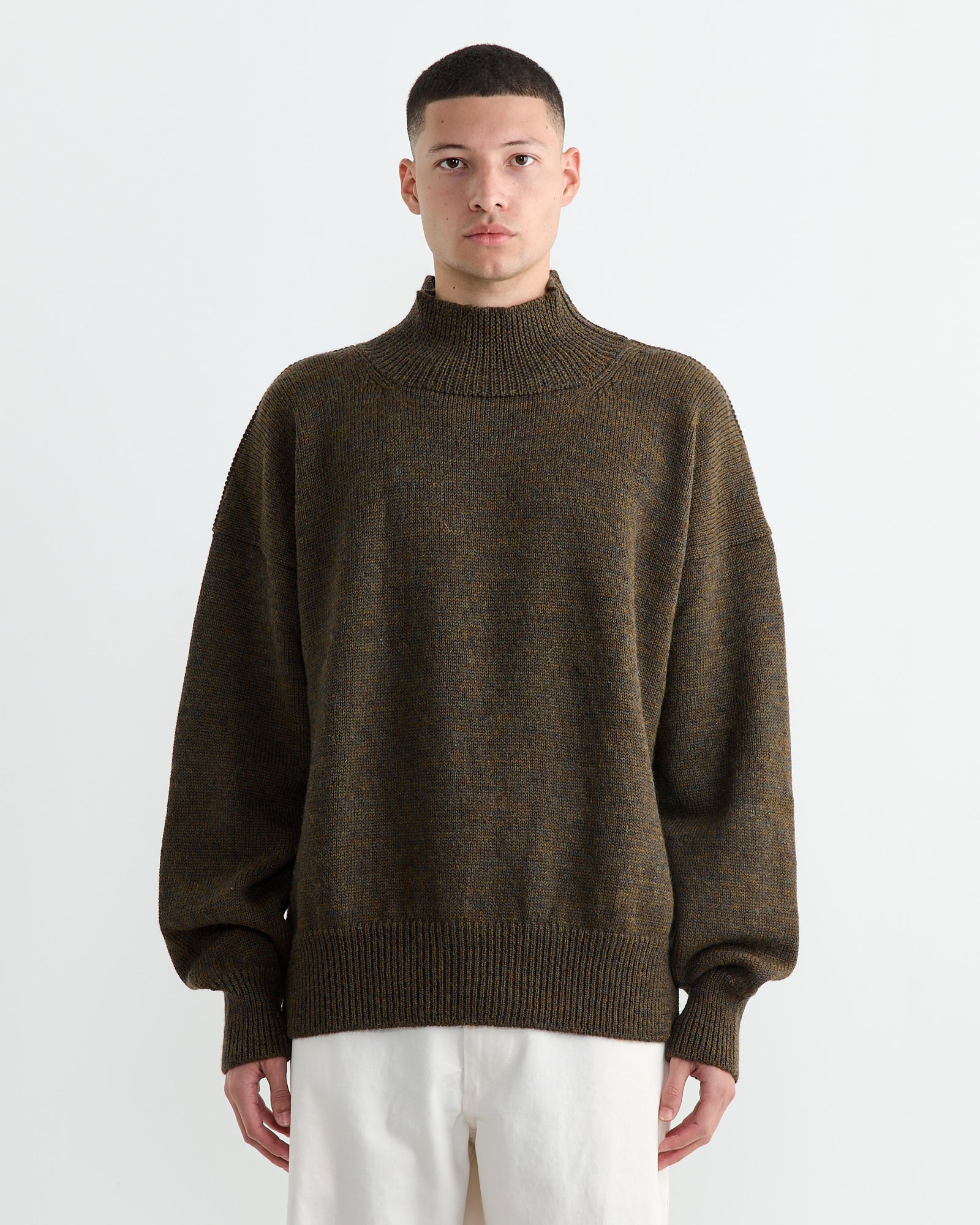 T Shape Roll Neck in Moss