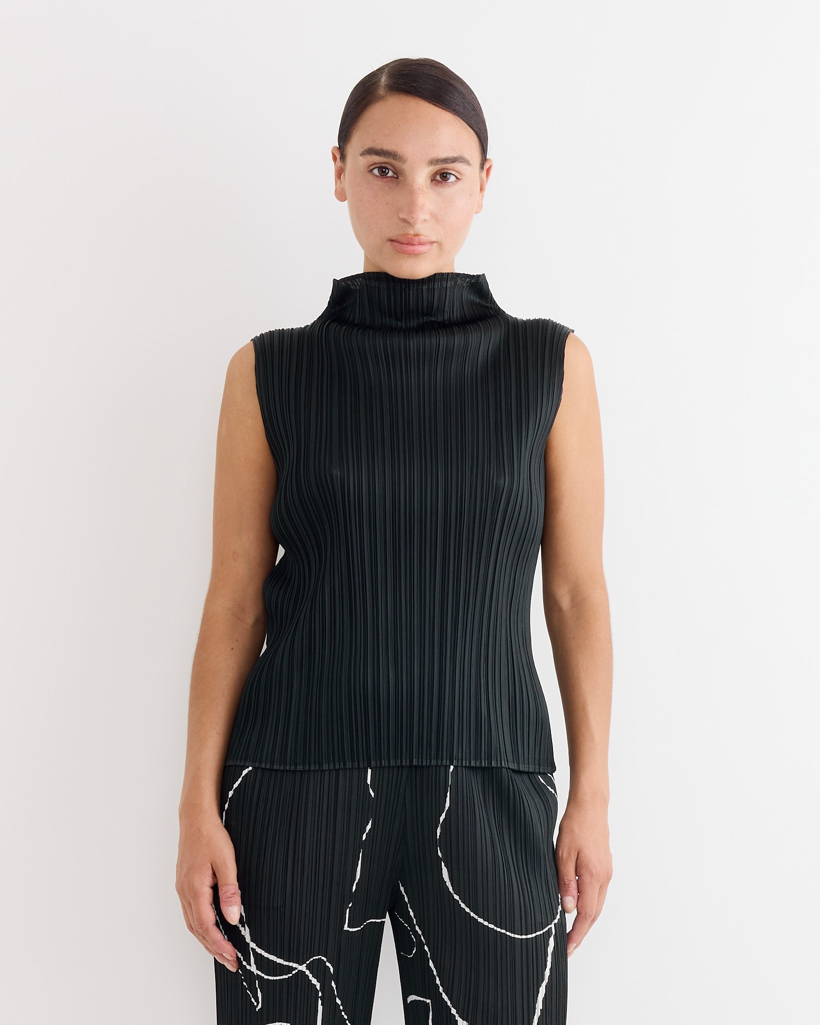 Basics Turtleneck Top in Black