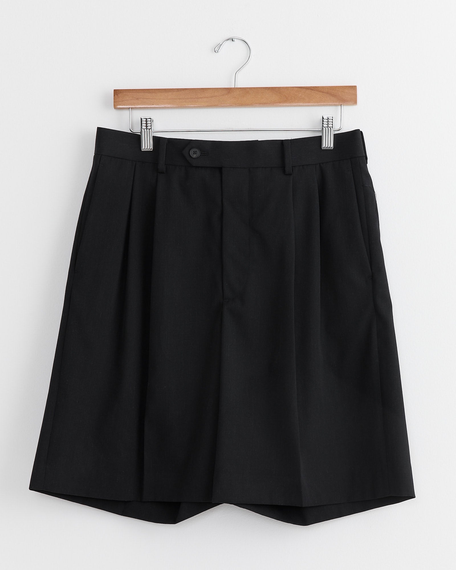 Light Wool Gabardine Short in Top Black
