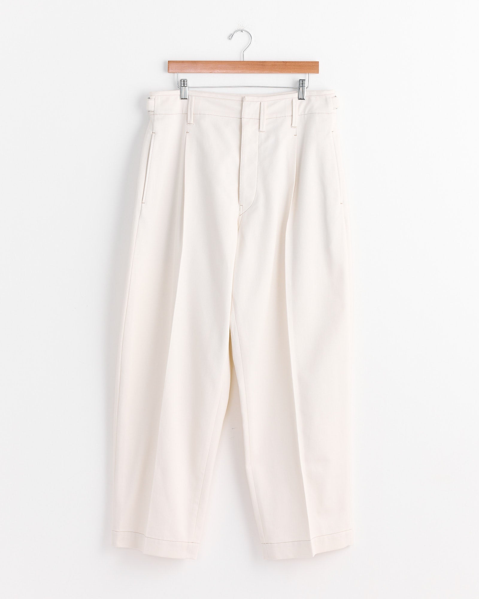 Pleated Carrot Pant in Creamy White