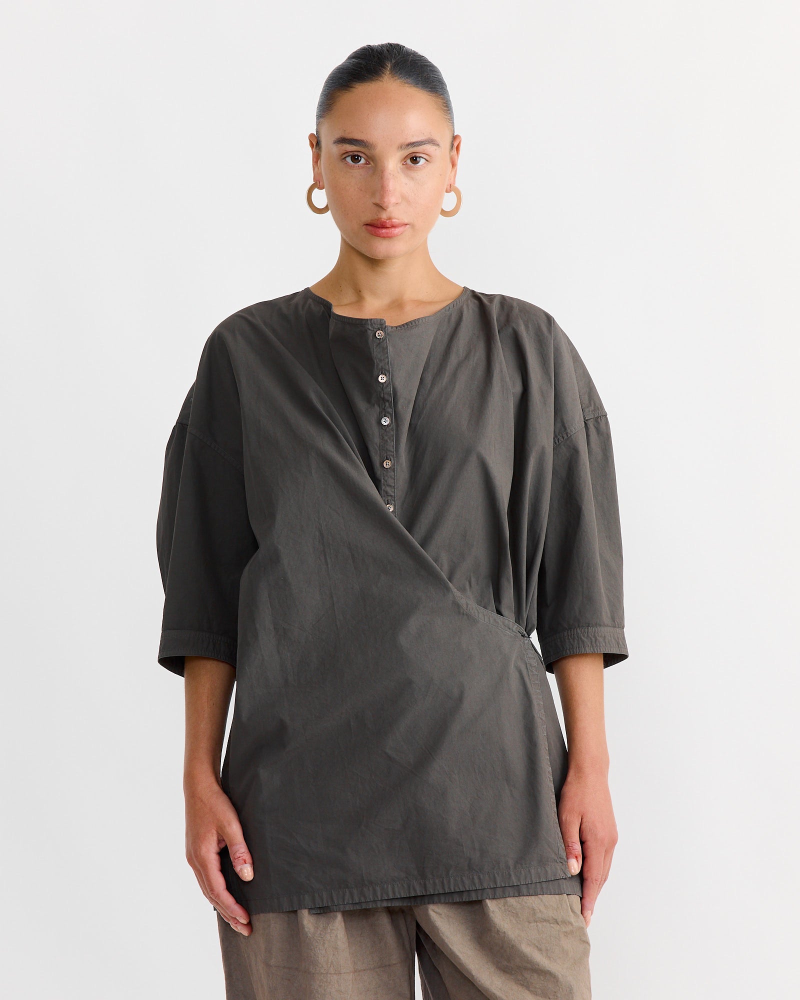 Short Sleeve Twisted Shirt in Dark Brown