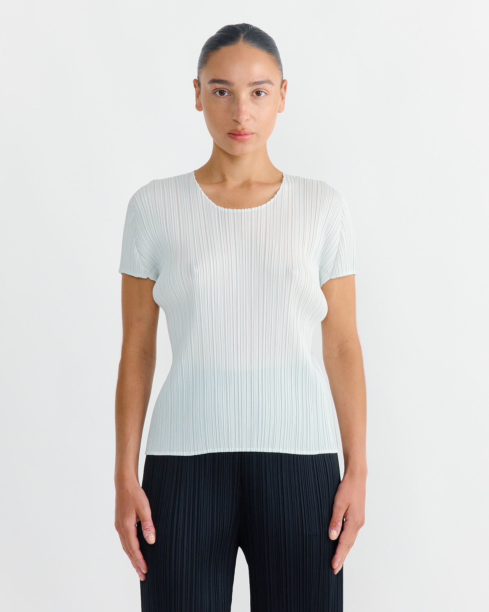 Monthly Colors April Top in Ice White