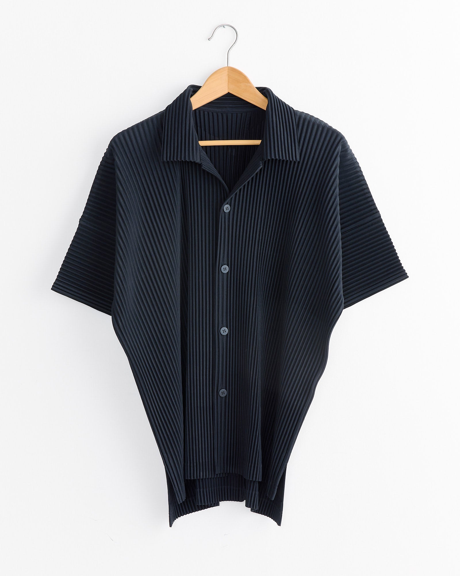 Monthly Color April Shirt in Black