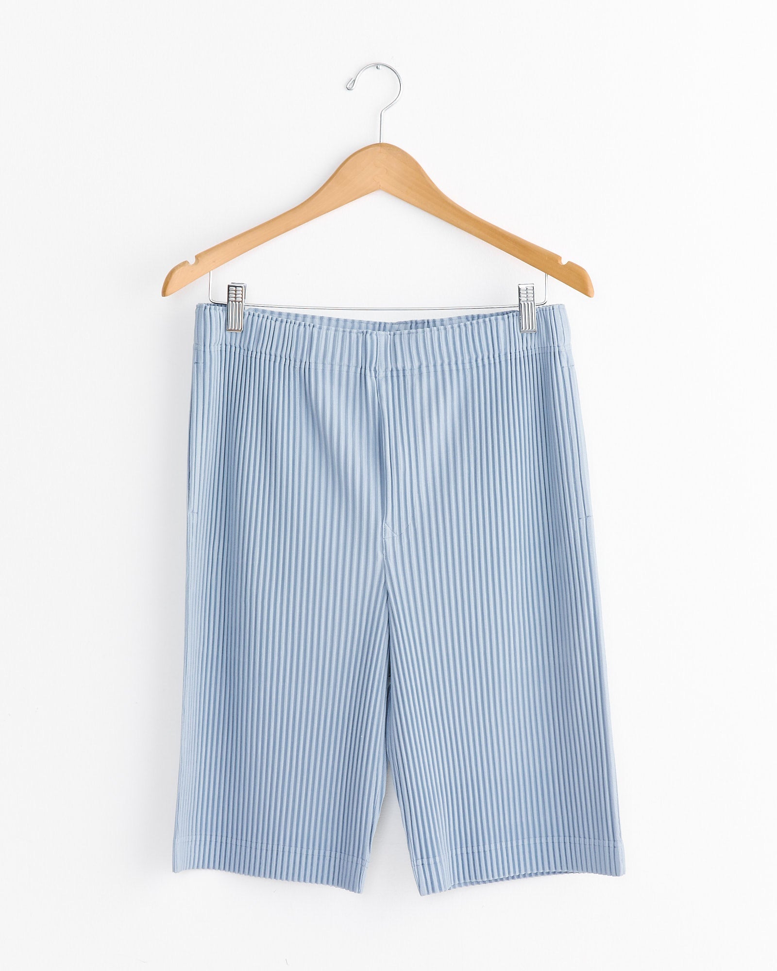 Color Pleats Short in Grey Blue