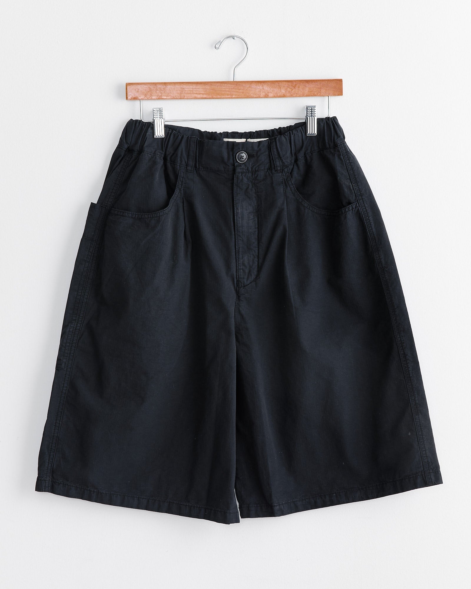 Bermuda Short in Black