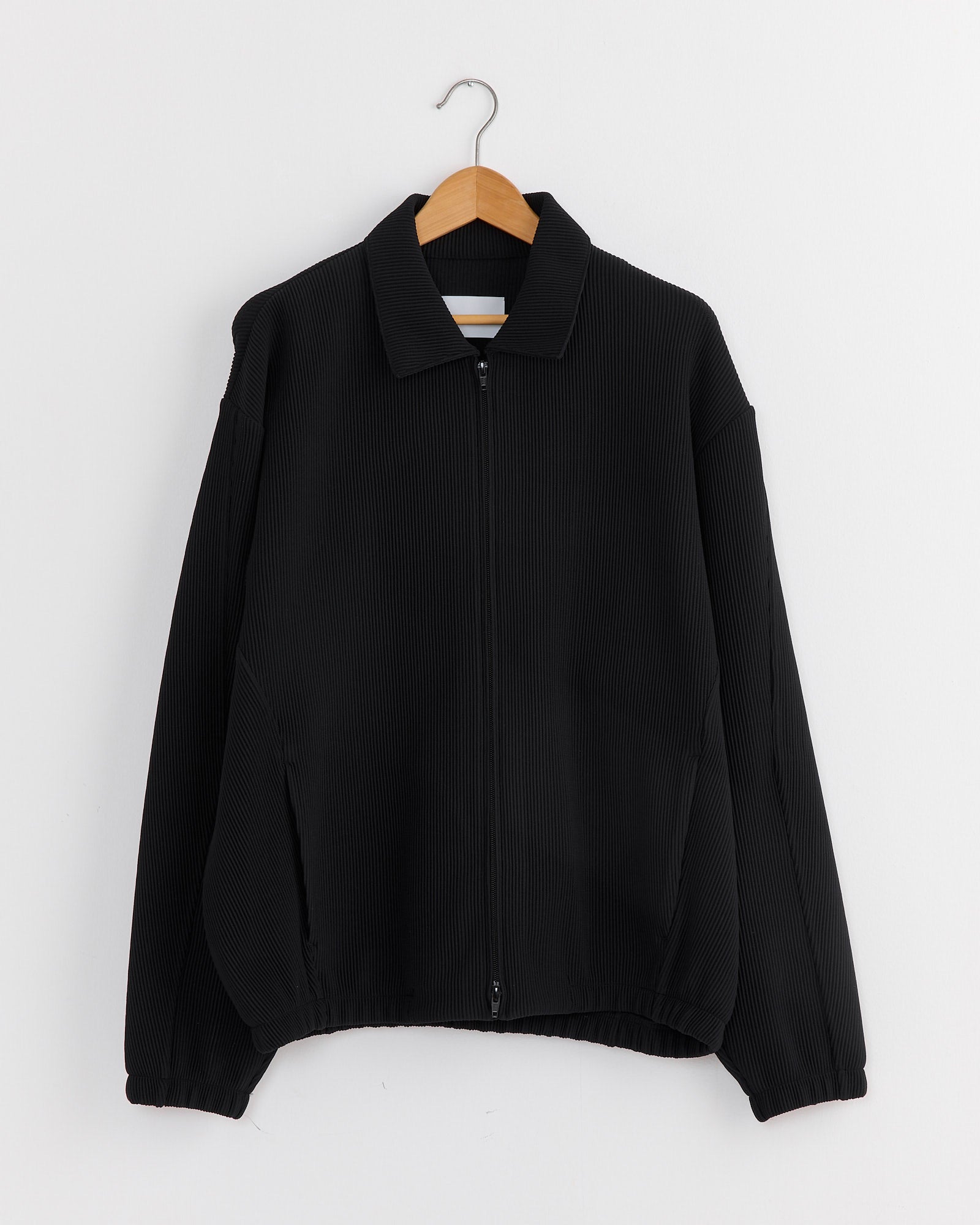 Gradation Pleats Twist Sleeve Zip Jacket in Black