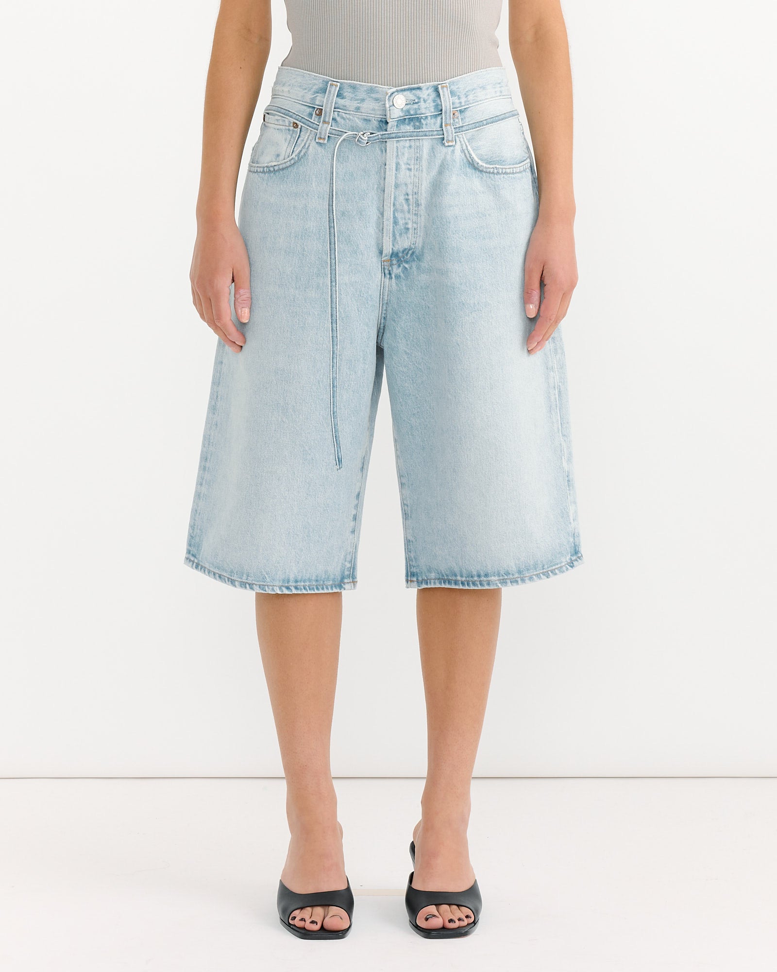 Emmi Short in Replica