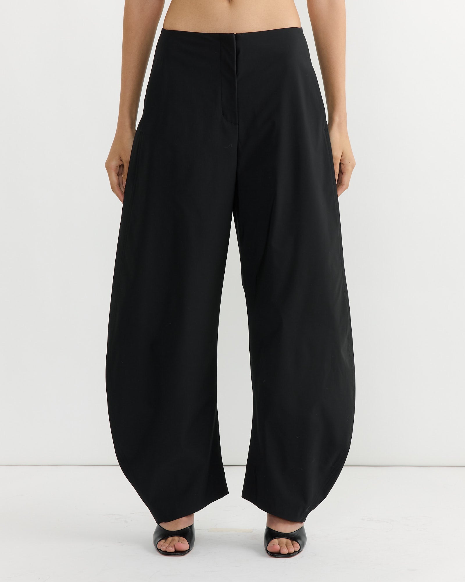 Curved Silhouette Pant in Black