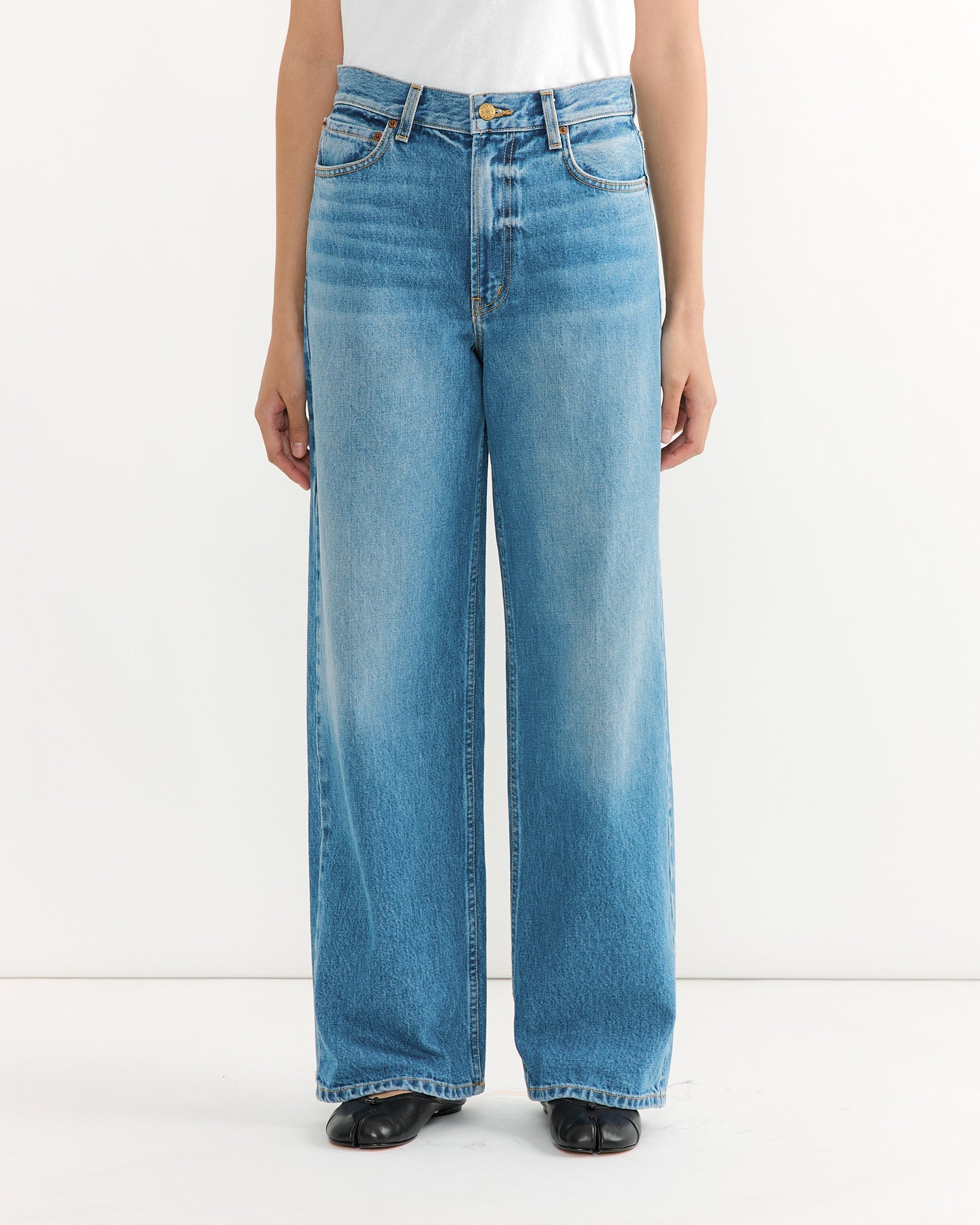 Elissa Jean in Tate Vintage