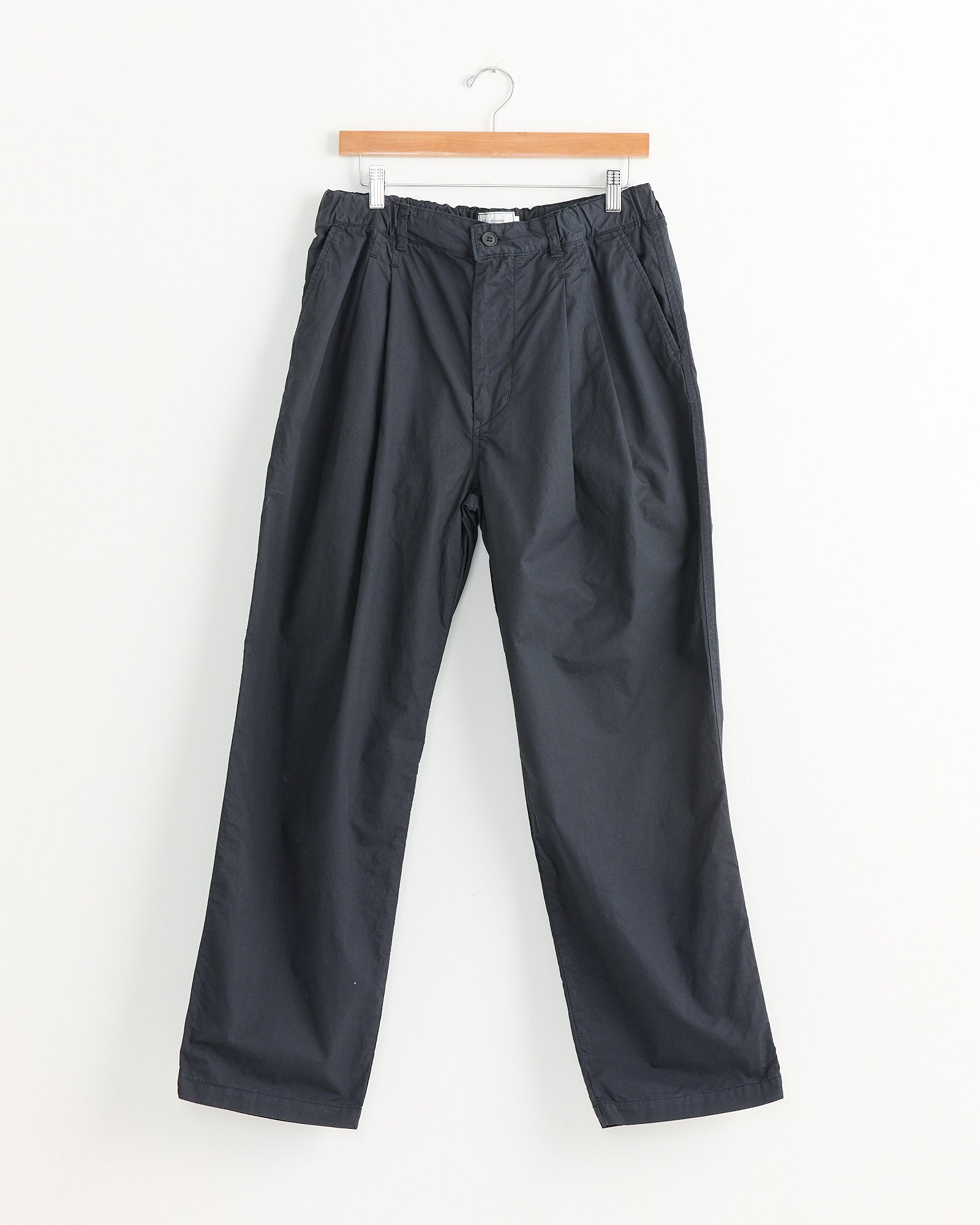 Garment Dye 2 Tuck Pant in Ink Black
