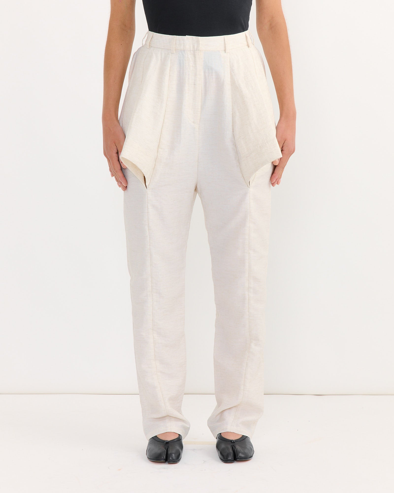 Lazzat Sculptural Trouser in Linnen Beige