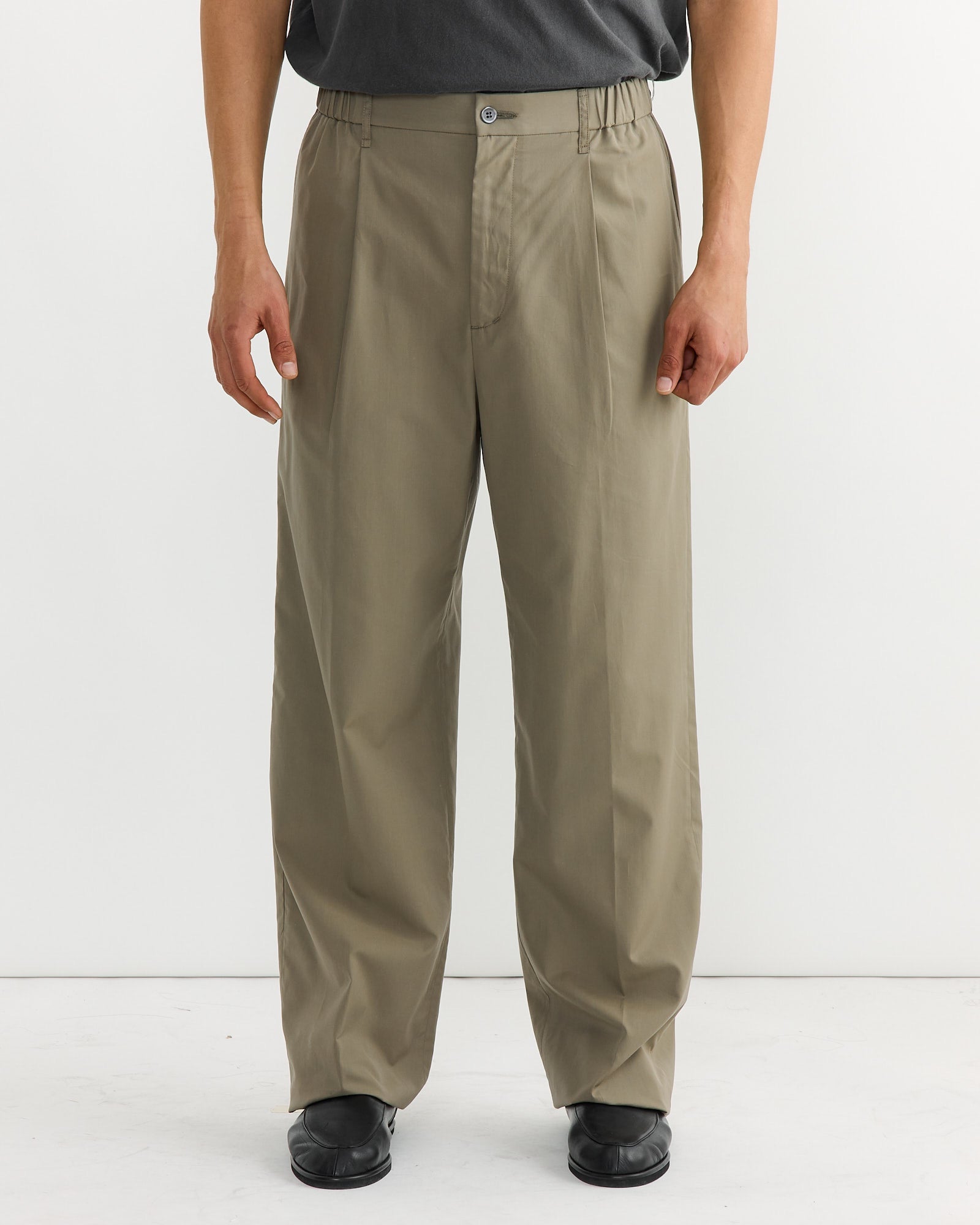 Kogai Pant in Silky Cotton Poplin Olive