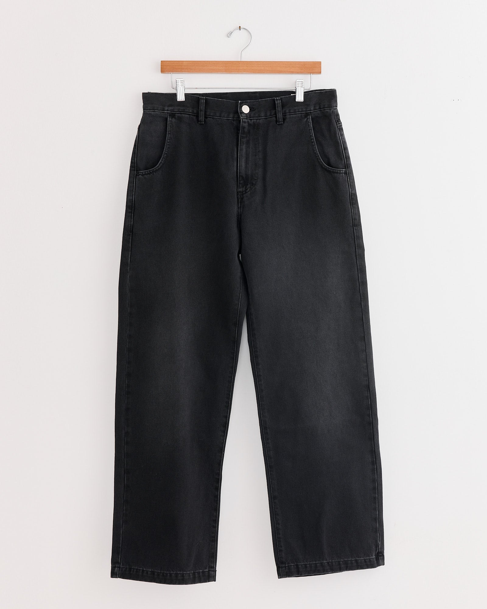 Straight Cut Jean in Faded Black
