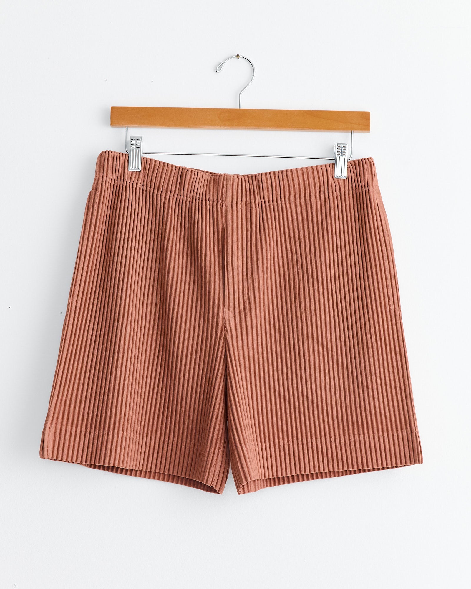 July Short in Vanadinite Red