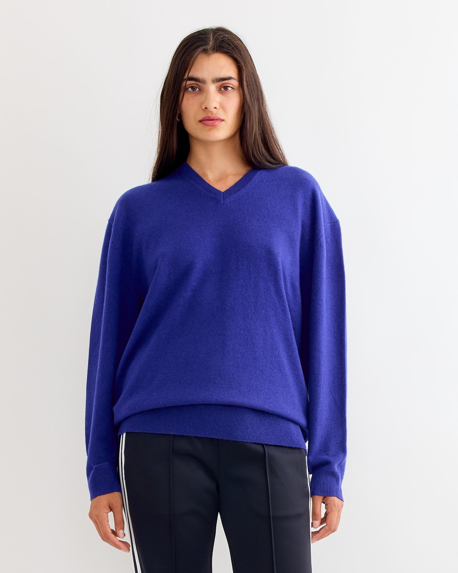 Washable Cashmere V Neck Sweater in Ink Blue