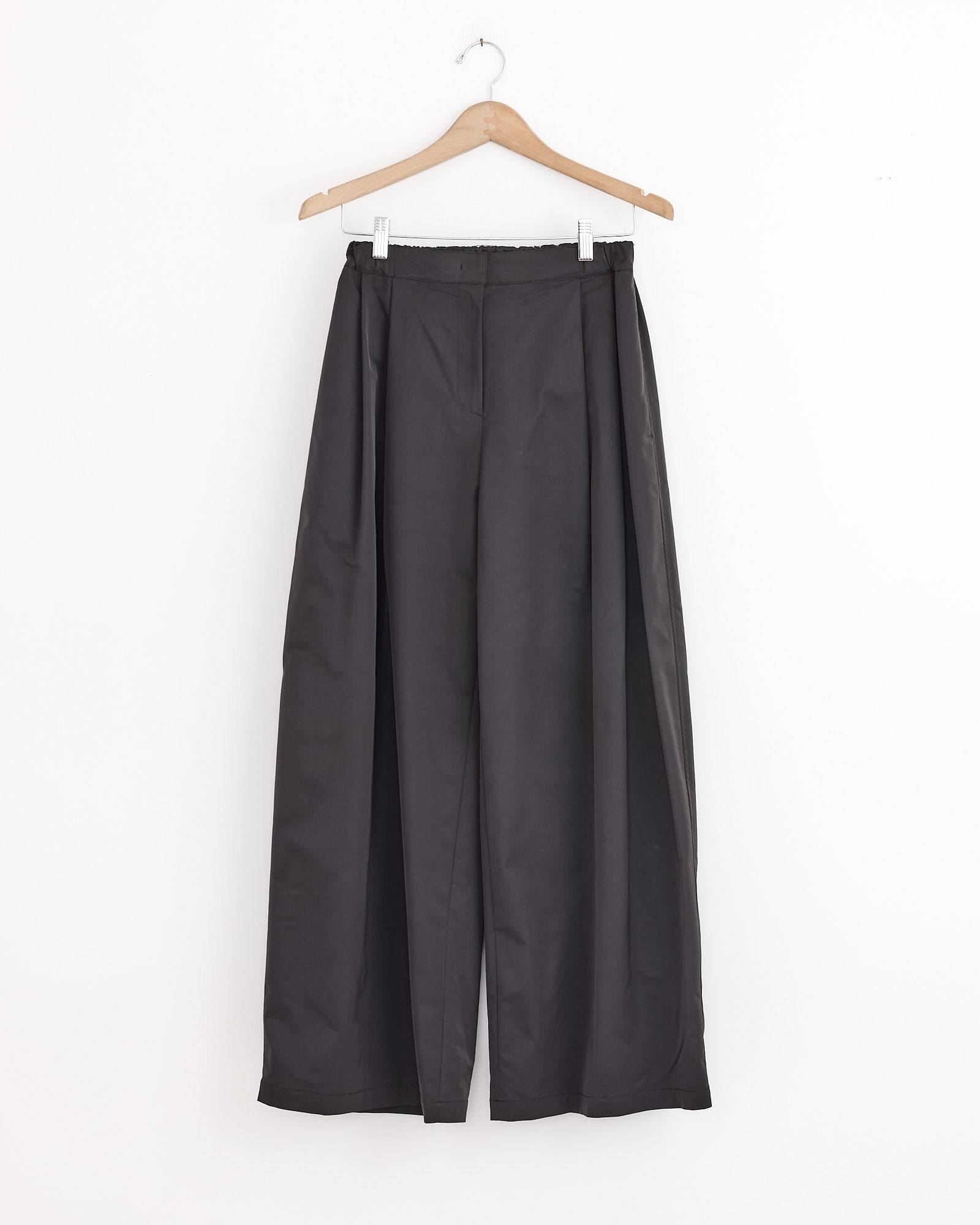 Two Tuck Balloon Pant in Charcoal
