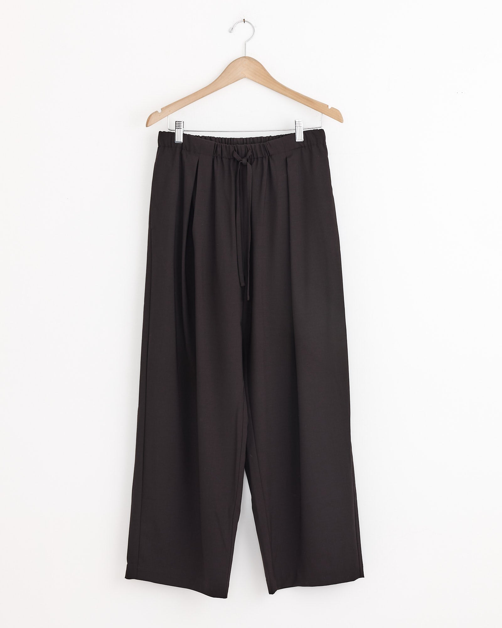 Relaxed Pleated Pant in Dark Brown