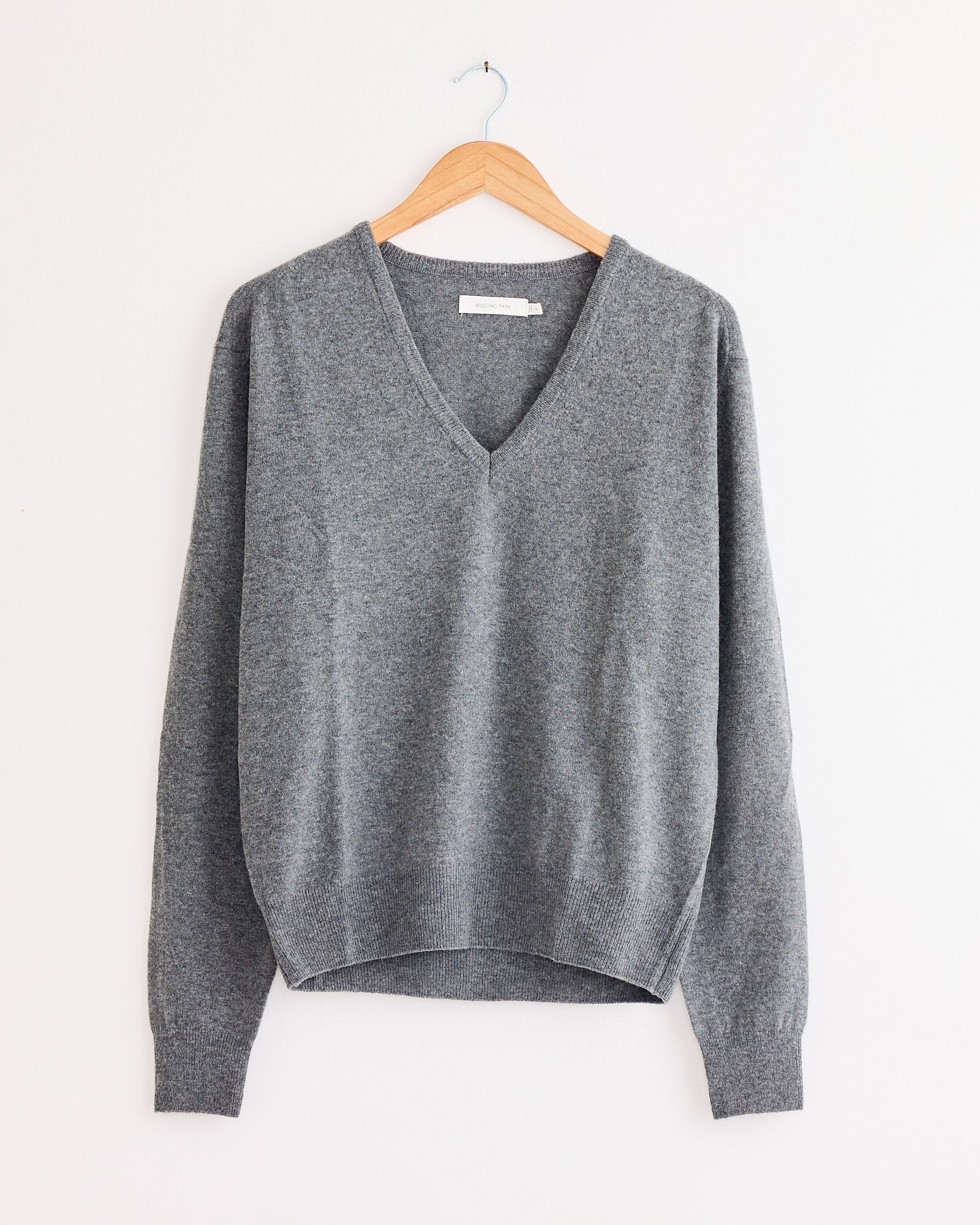 Cashmere Blend V-Neck Knit in Grey