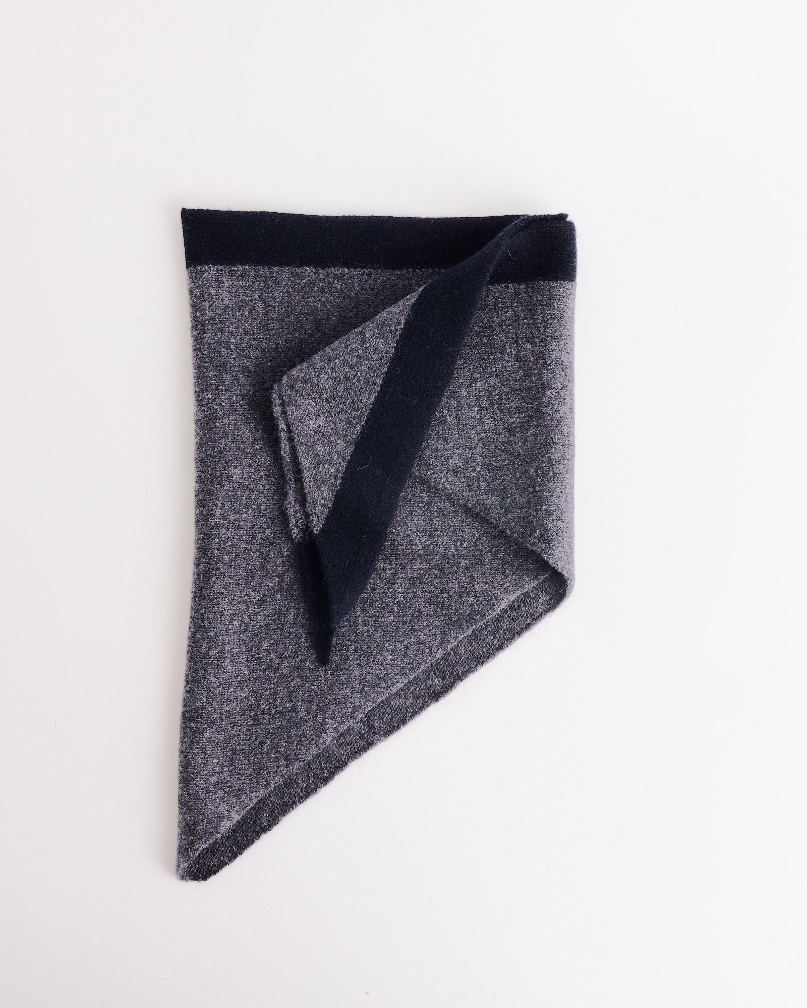 Tipped Scout Scarf in Grey/Ink