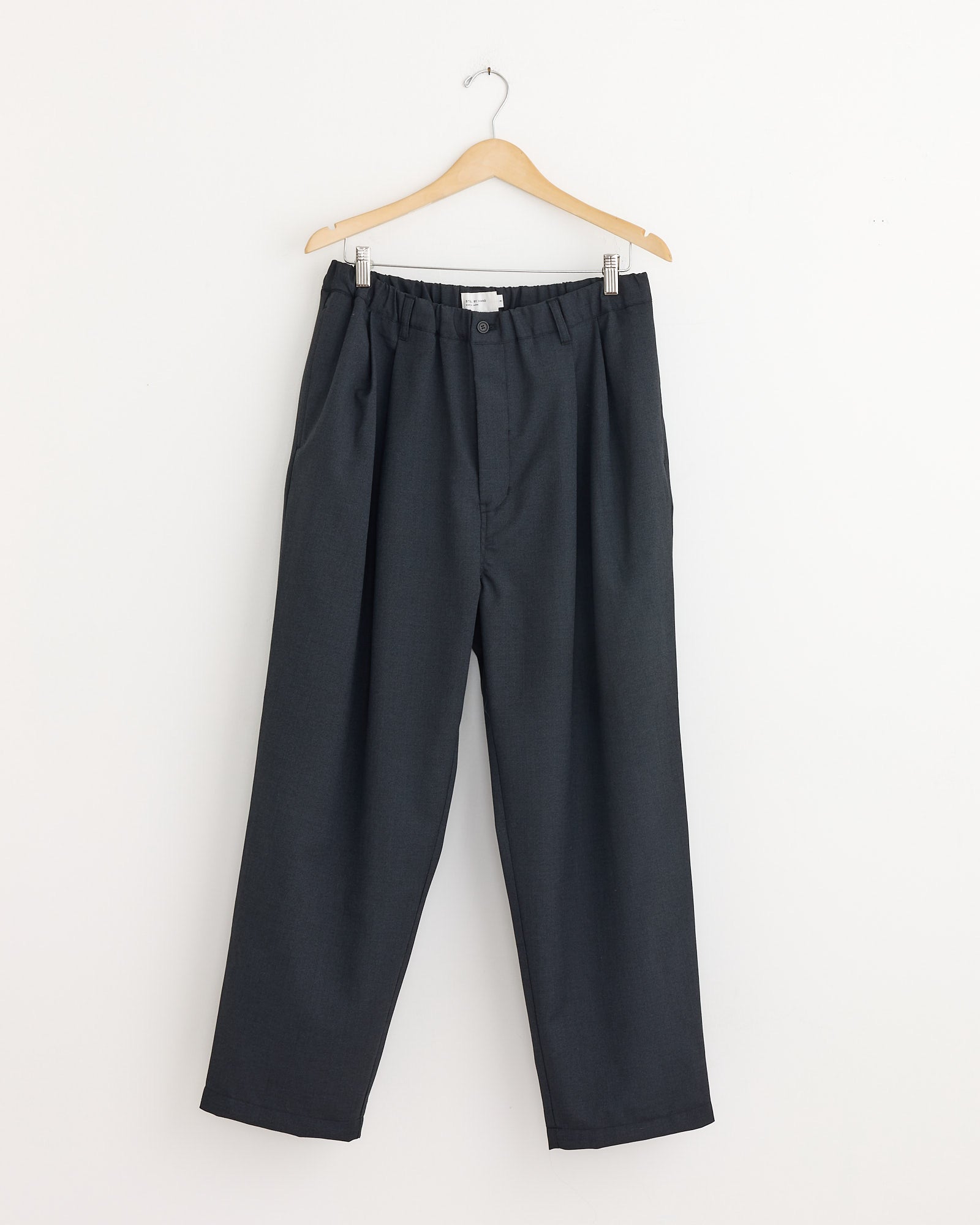 Relaxed 2 Tuck Pant in Charcoal
