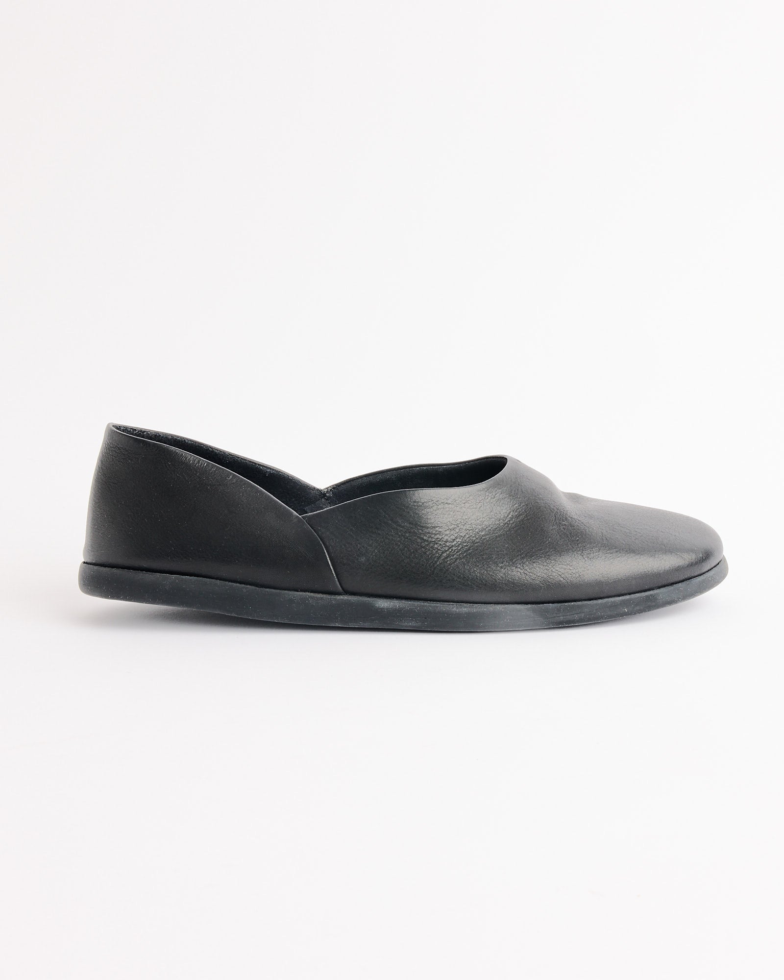 Vegetable Tanned Leather Slipper in Black