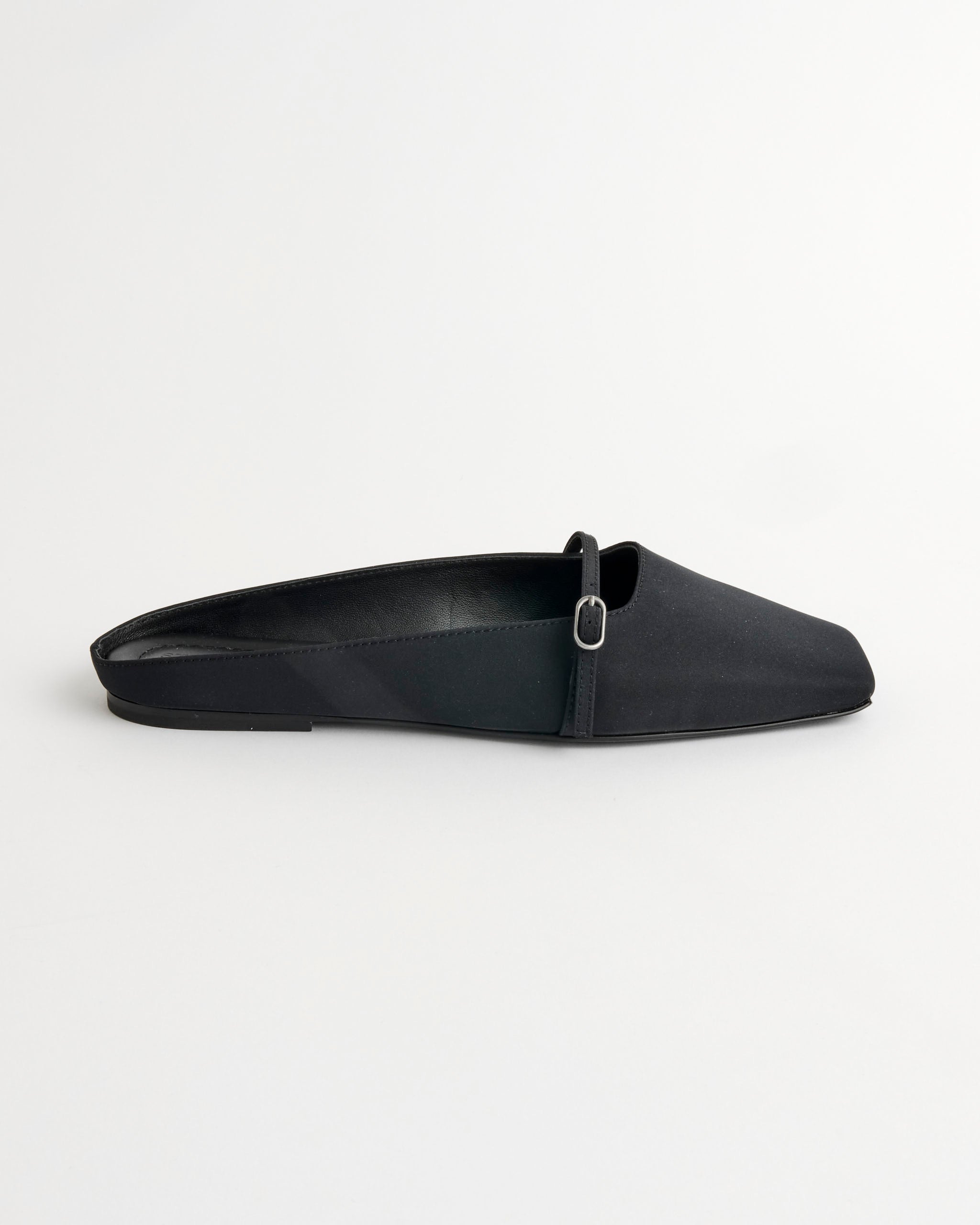 Plié Flat Shoes in Black