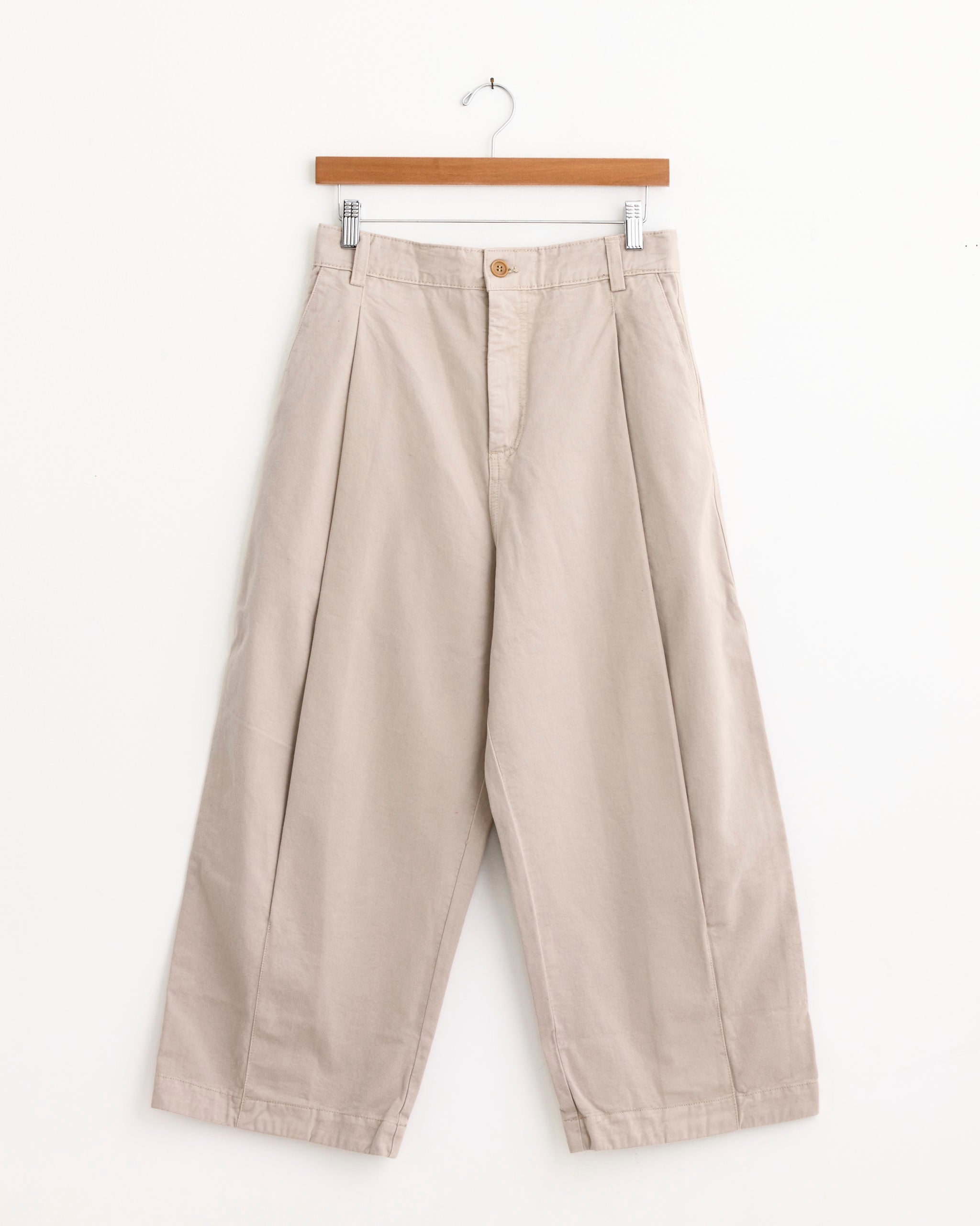 Open Dart Pant in Sand