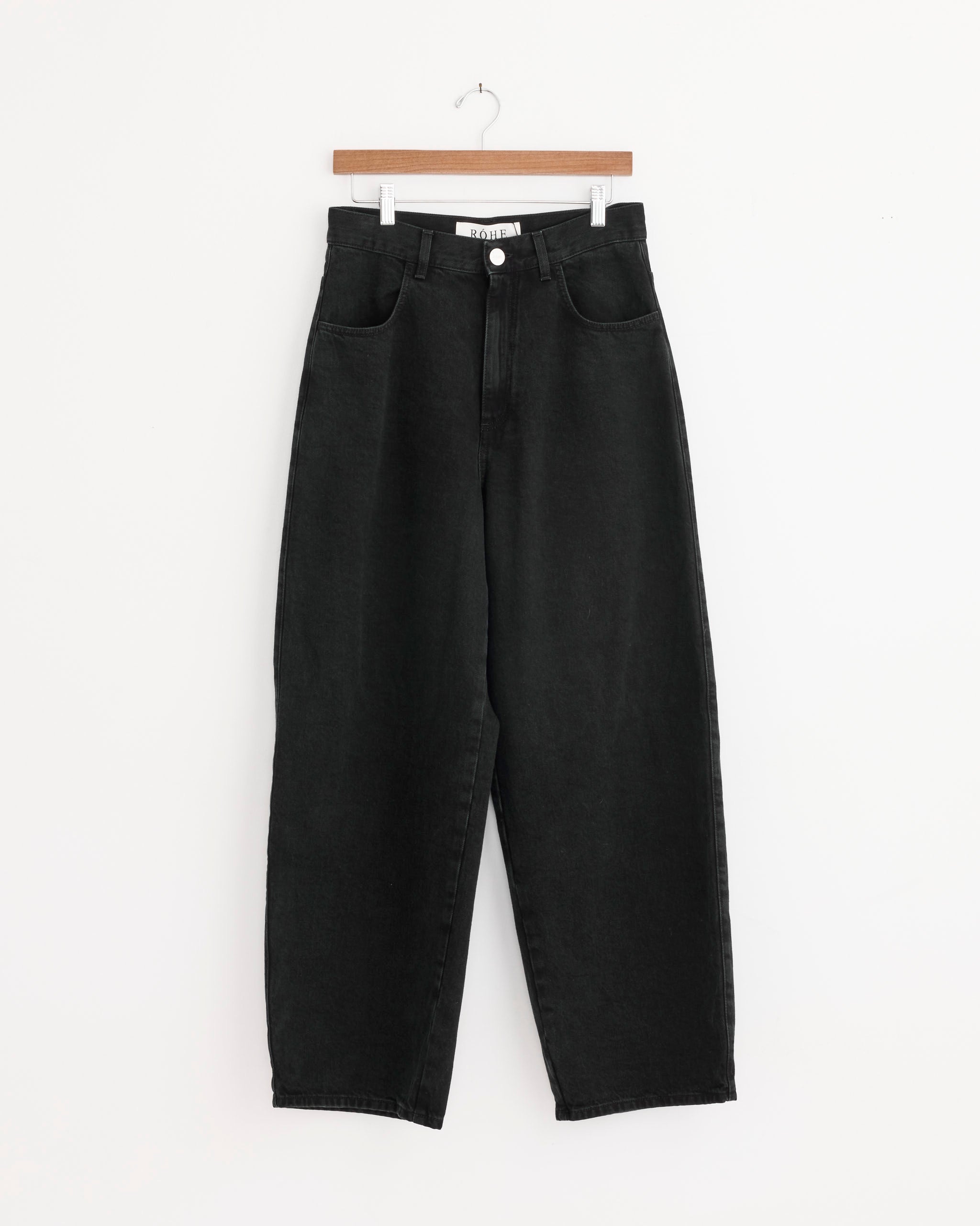 Barrel Leg Jean in Black
