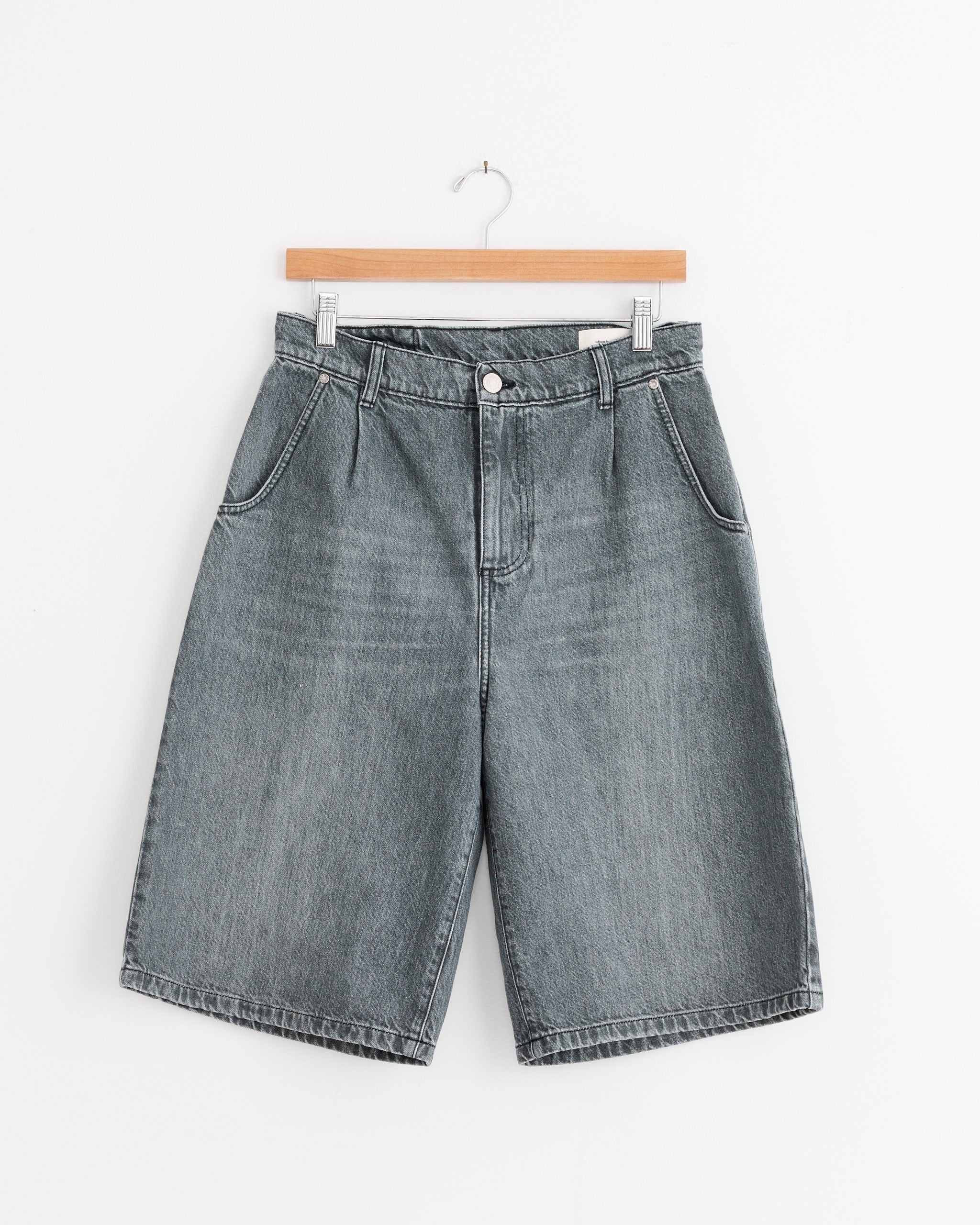 Rivet Short in Stonewashed Grey