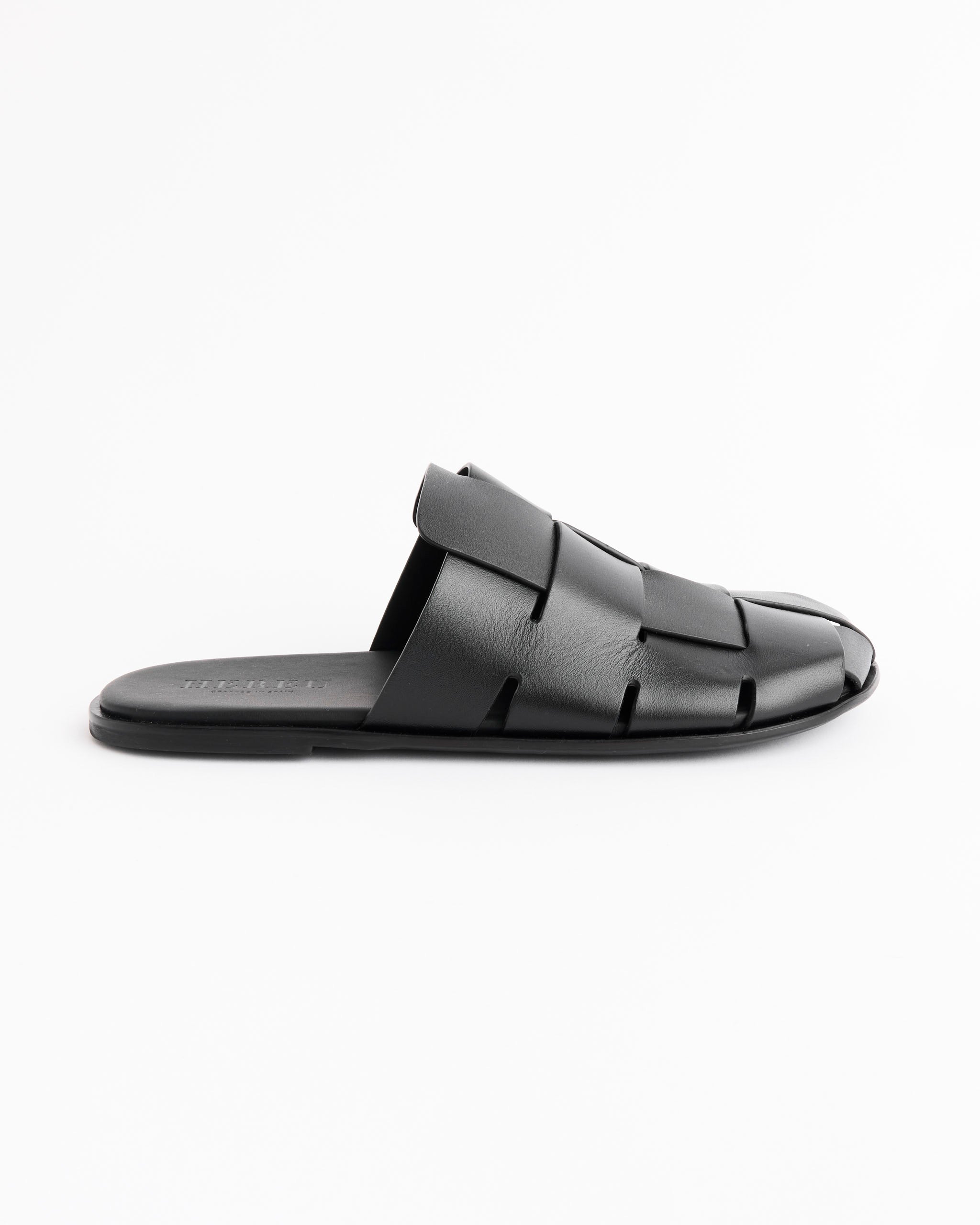 Dira Slim in Black