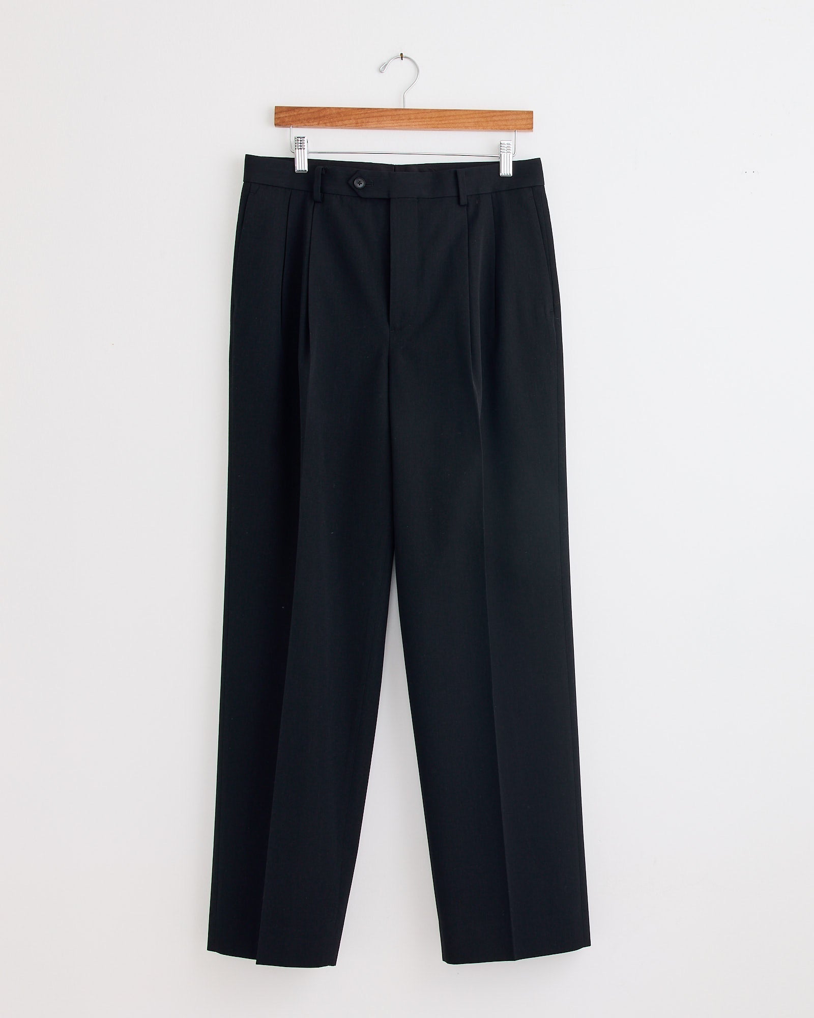 Light Wool Gabardine Two Tuck Slack in Top Black