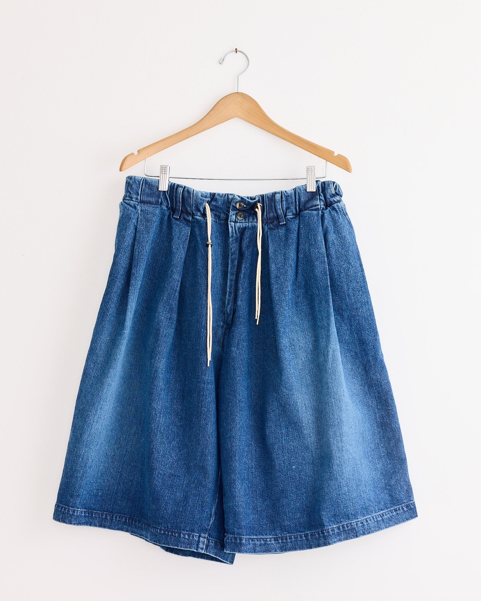 Circular Short Pant Blue in Denim Damaged