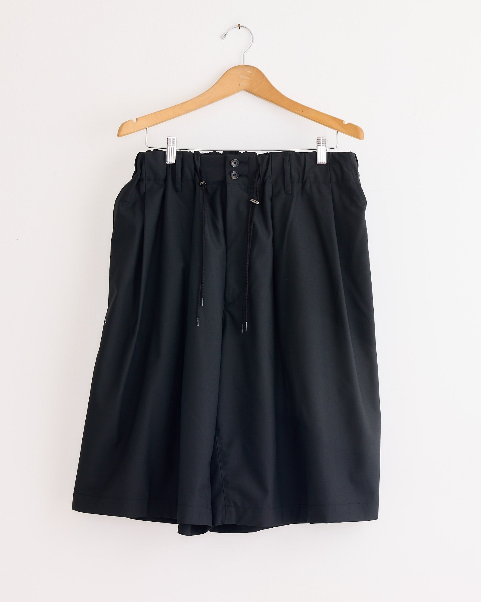 Circular Short Tropical Wool Pant in Black