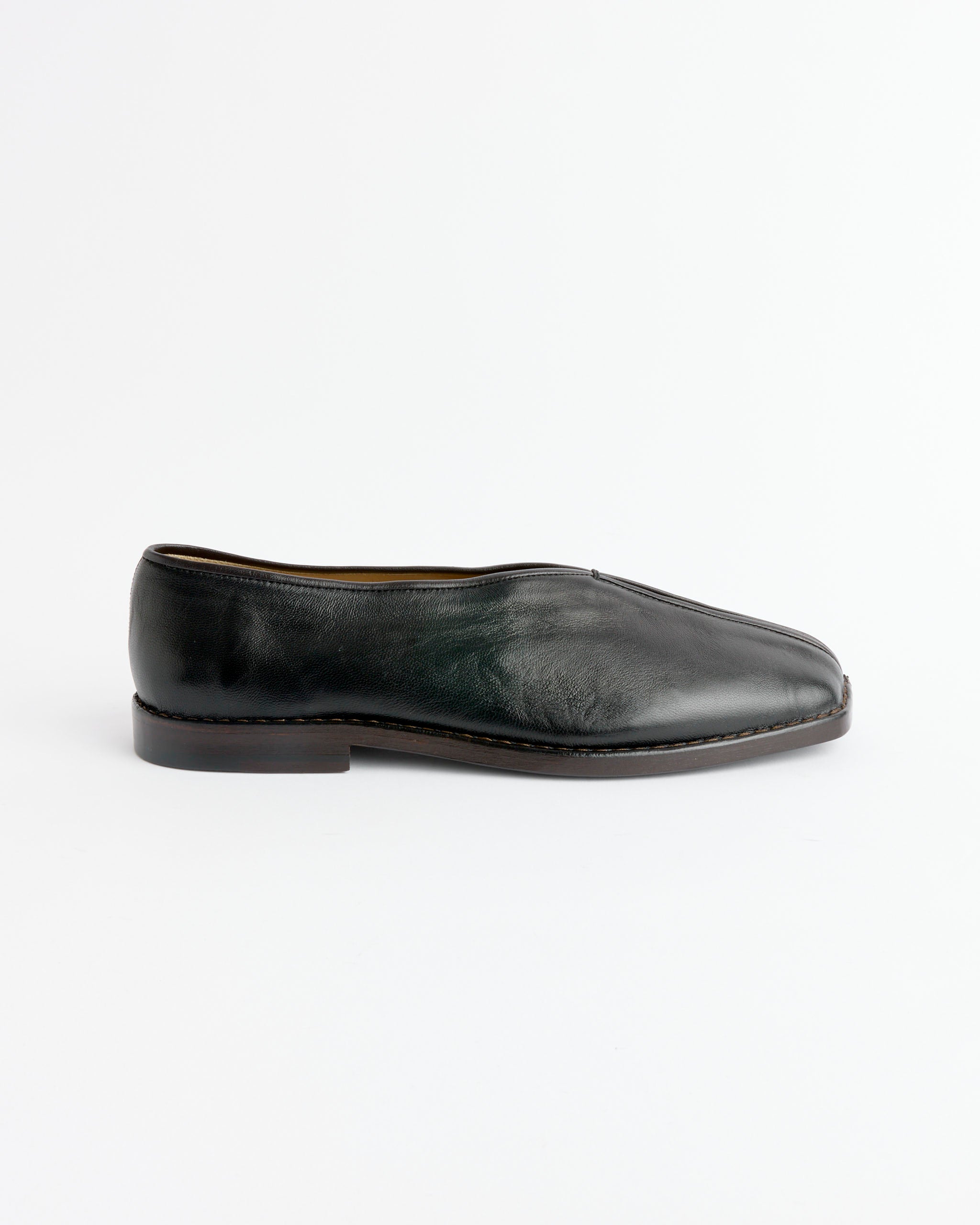 Flat Piped Slipper in Black/Dark Chocolate