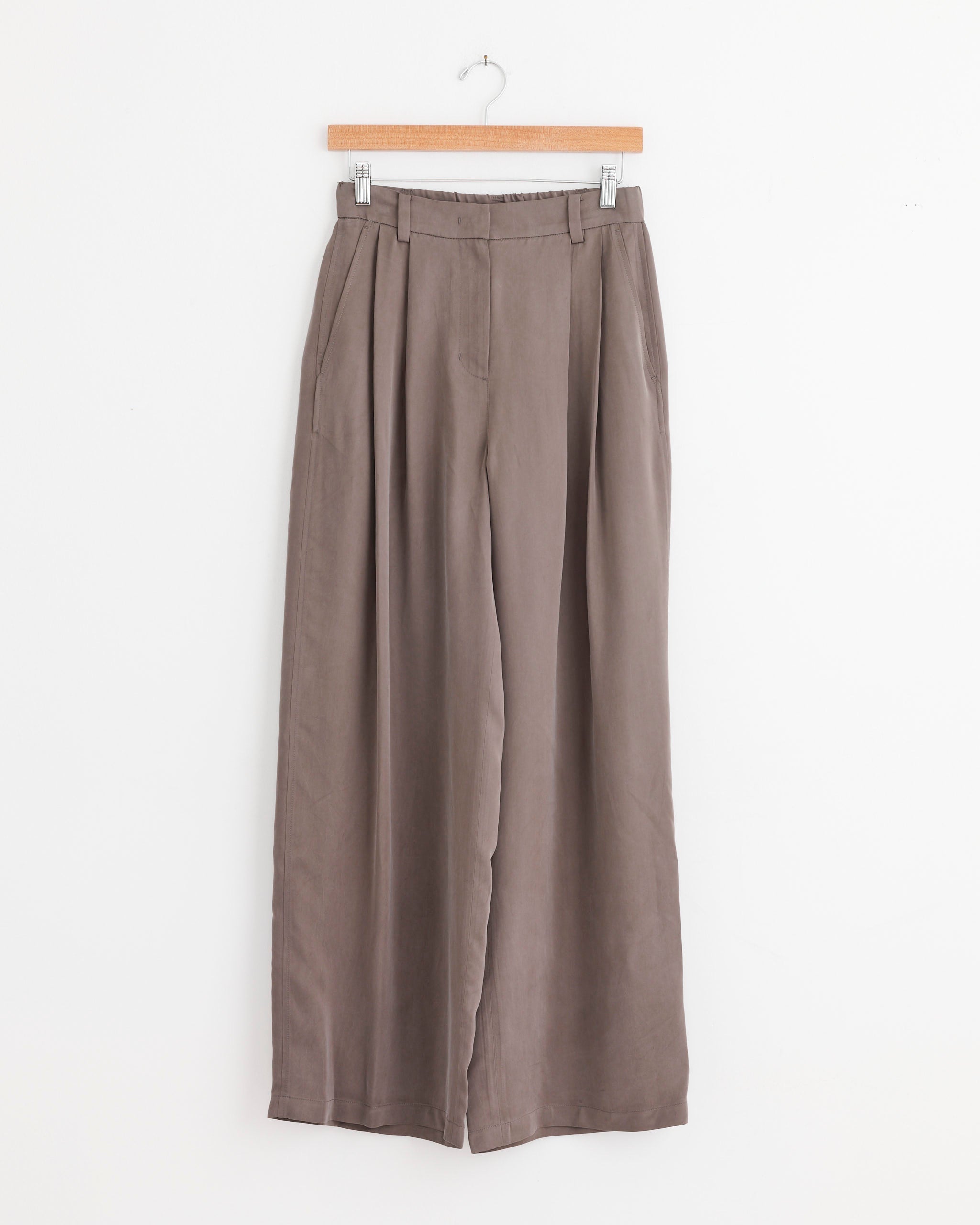 Two Tuck Wide Pant in Grey