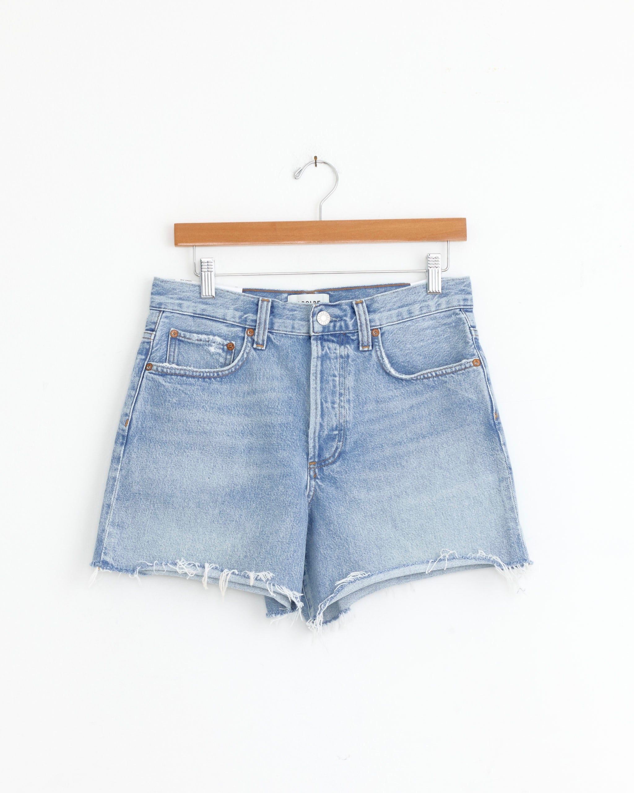 Nye Short in Post