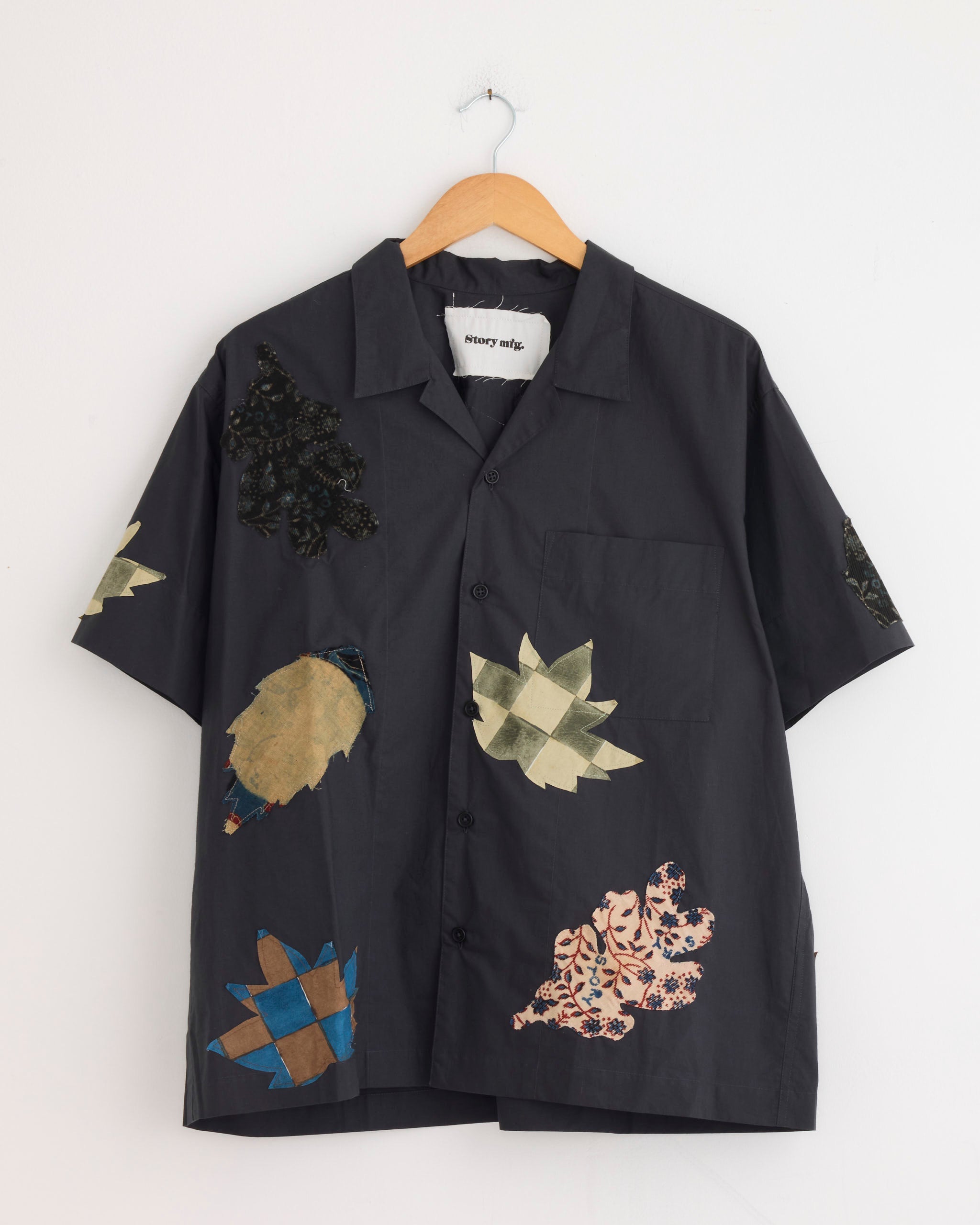 Greeting Shirt in Charcoal Leaf Scatter