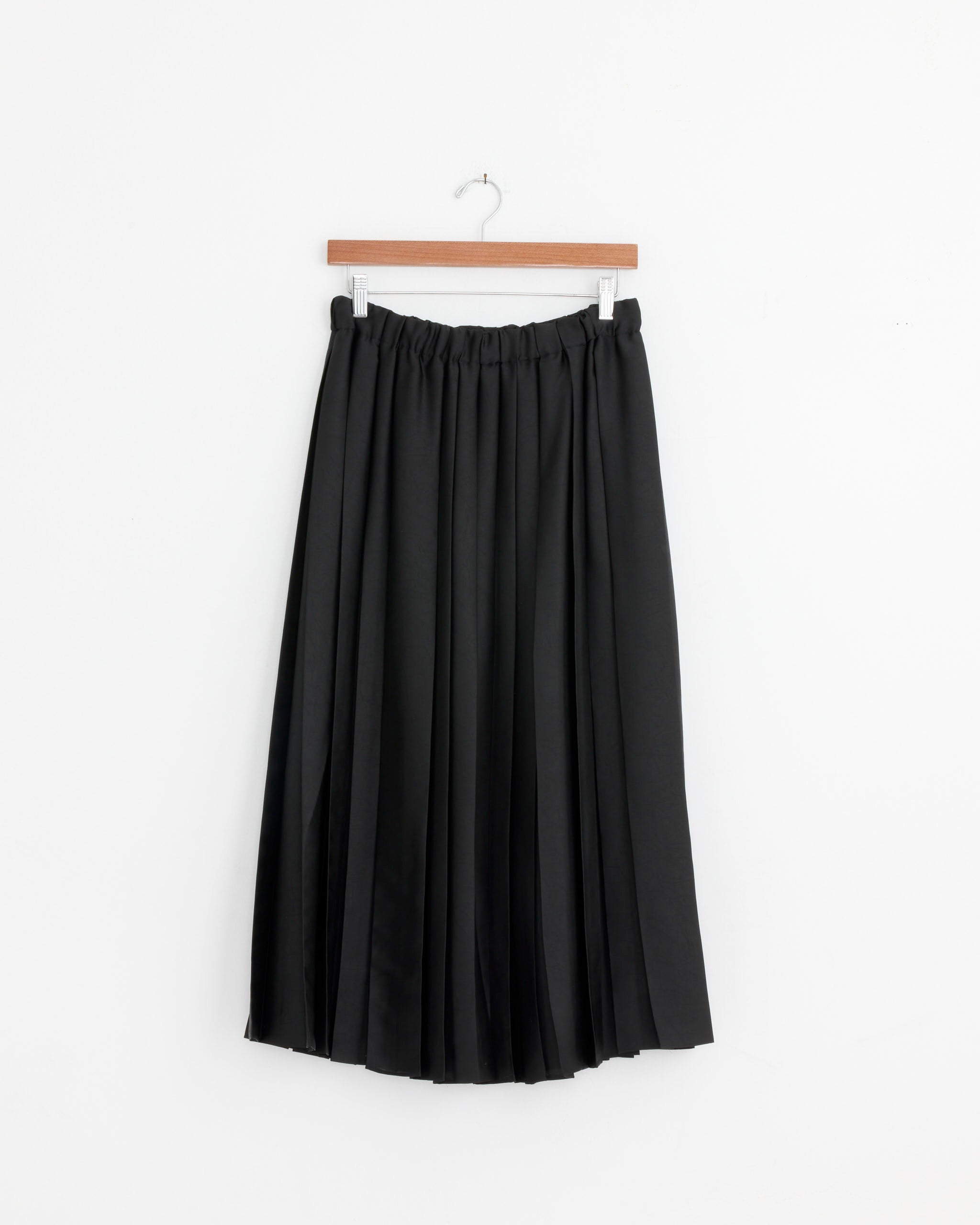 Feather Weight Pleated Pull On Skirt in Black